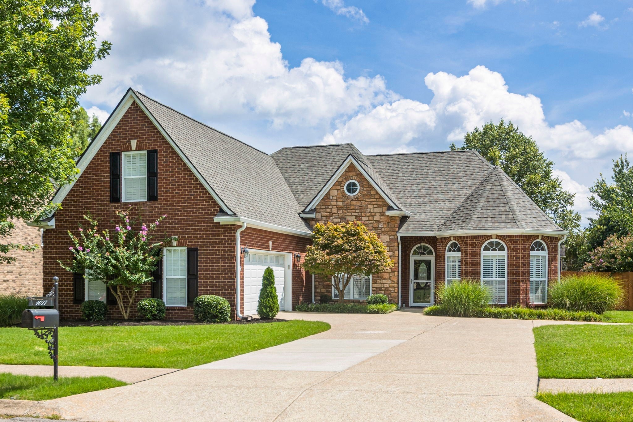 1077 Nealcrest Cir