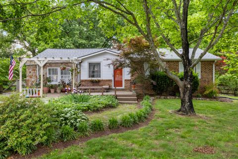 112 Saint James St Charlotte TN 37036