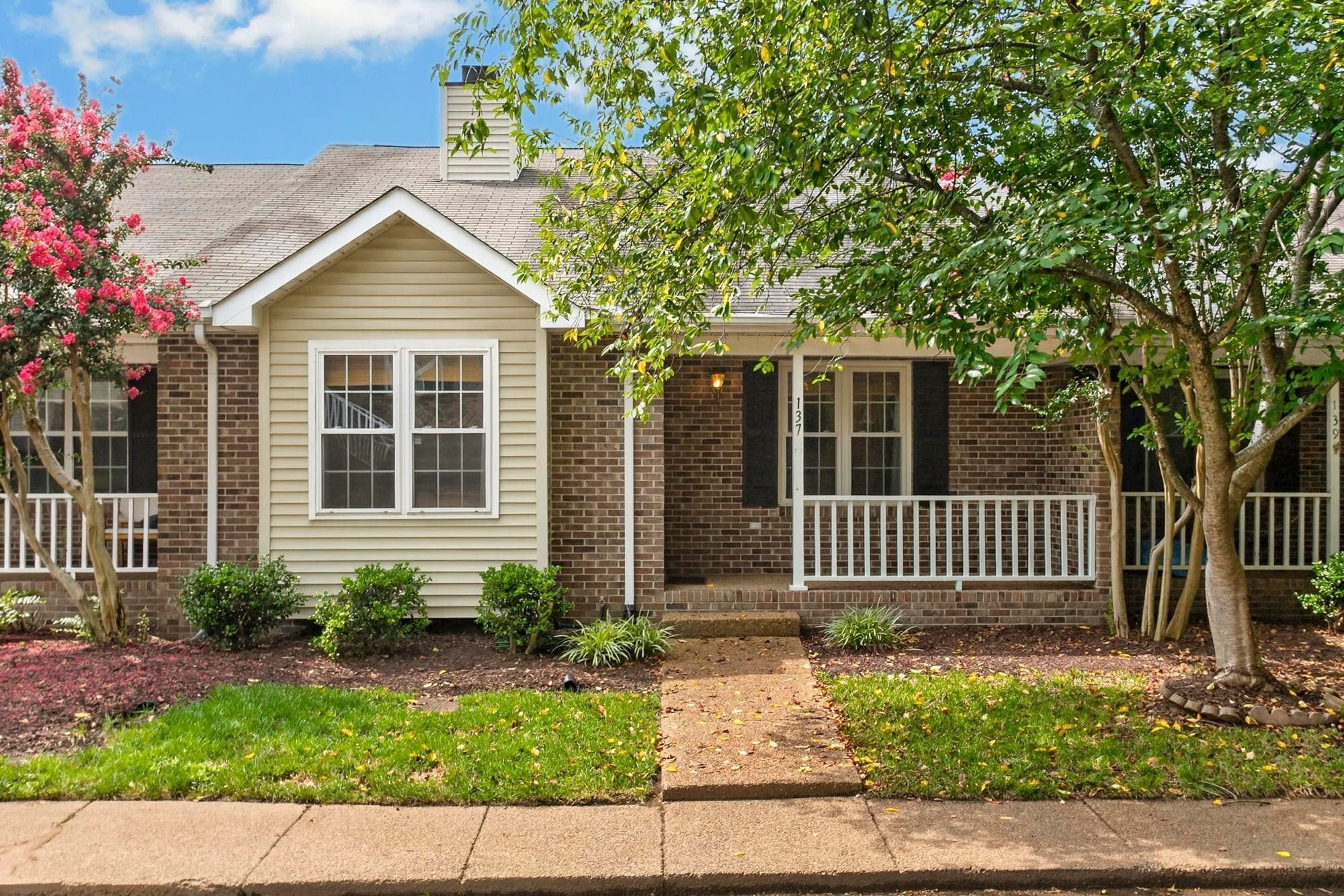 2.0-bed rental at 137 Pepper Ridge Cir