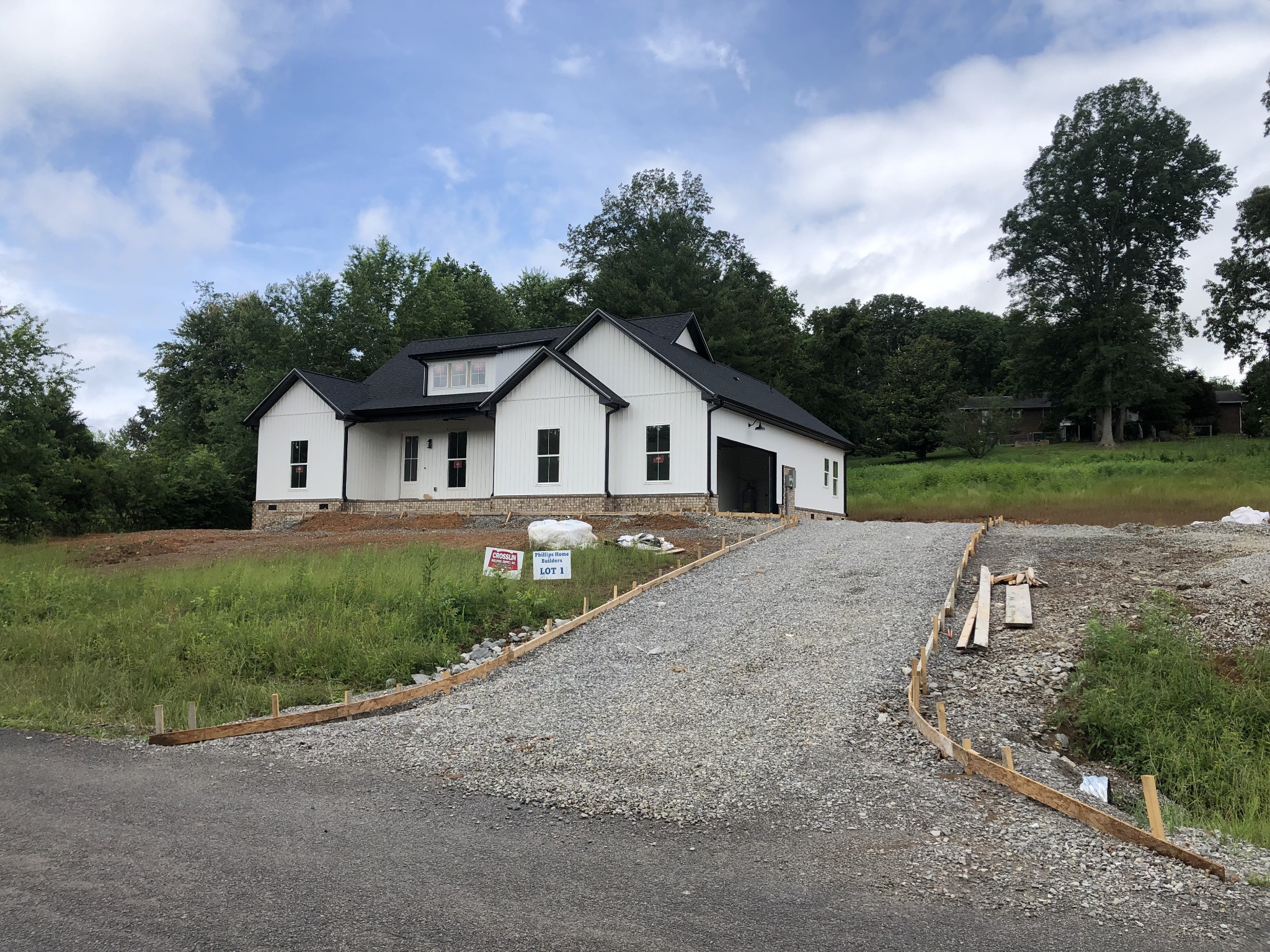 338 Woodland Creek Dr
