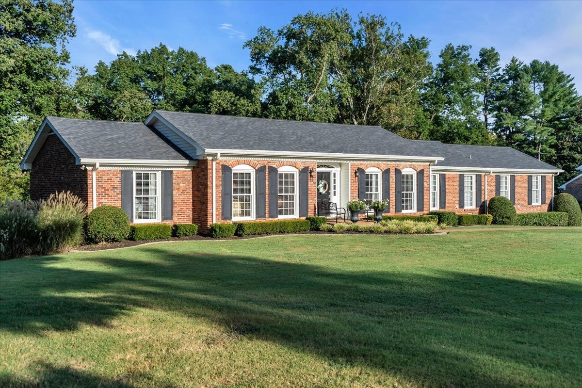 303 Ellington Dr, Franklin TN 37064 4-bed home, photo 4 of 26