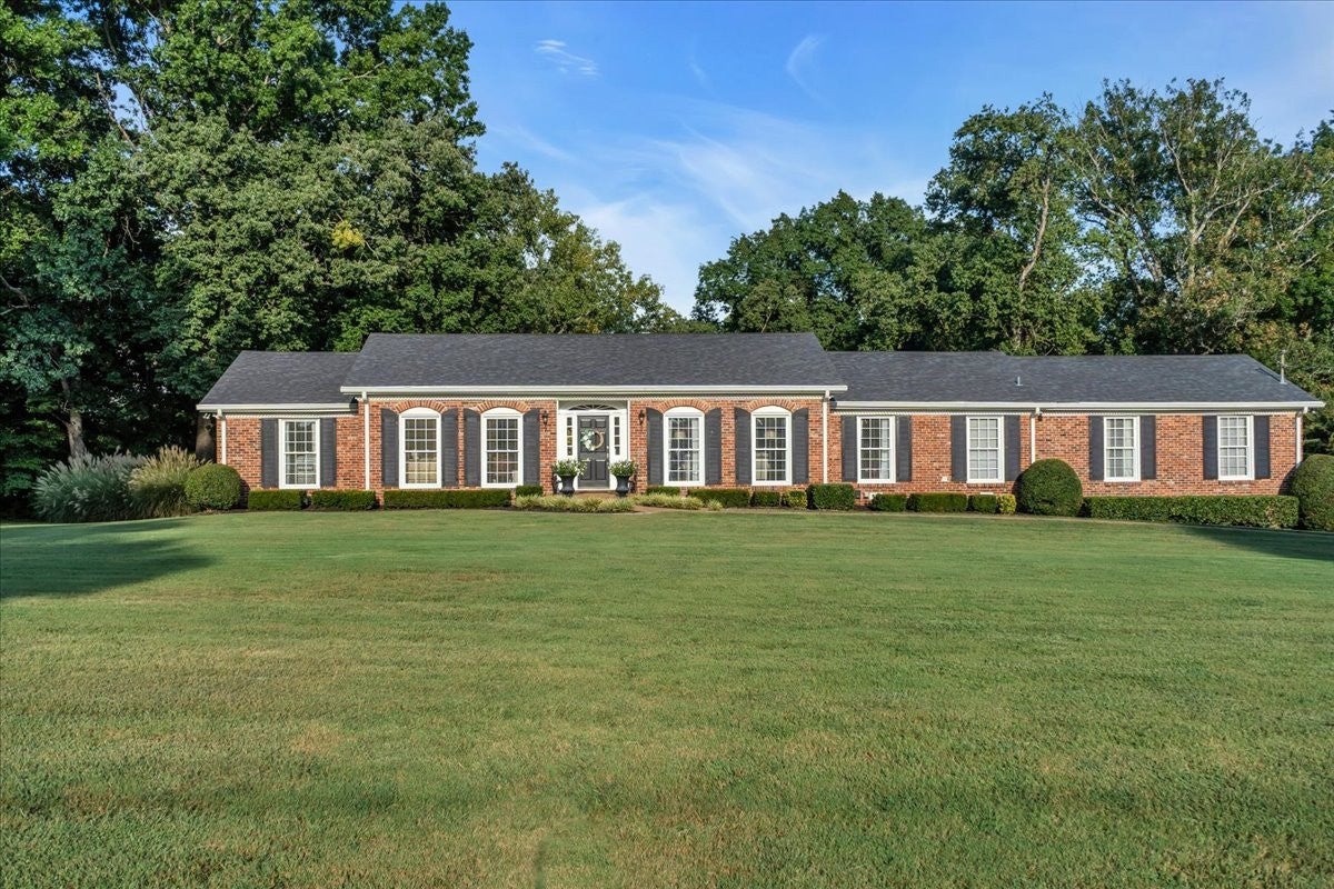 303 Ellington Dr, Franklin TN 37064 4-bed home, photo 2 of 26