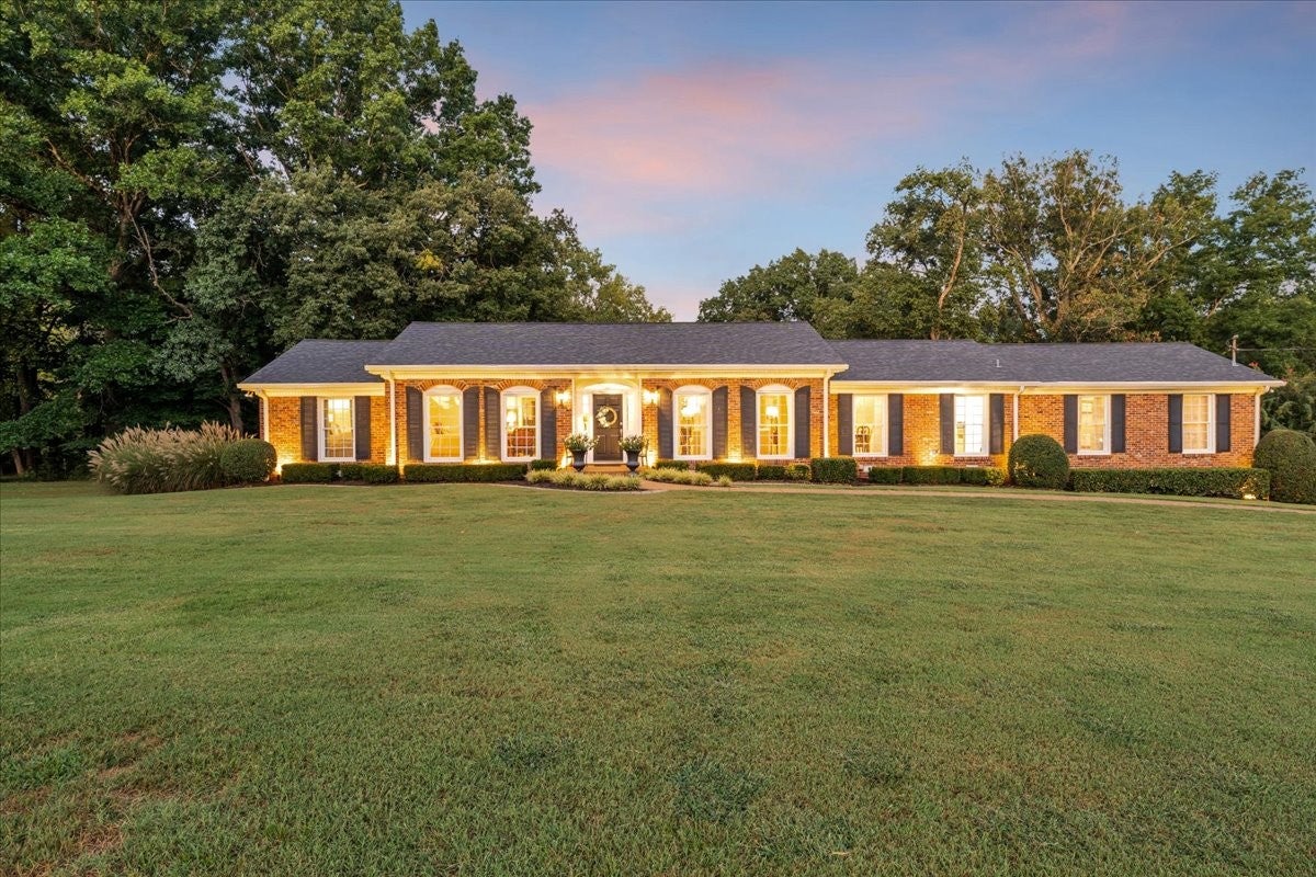 303 Ellington Dr, Franklin TN 37064 4-bed home, photo 5 of 26
