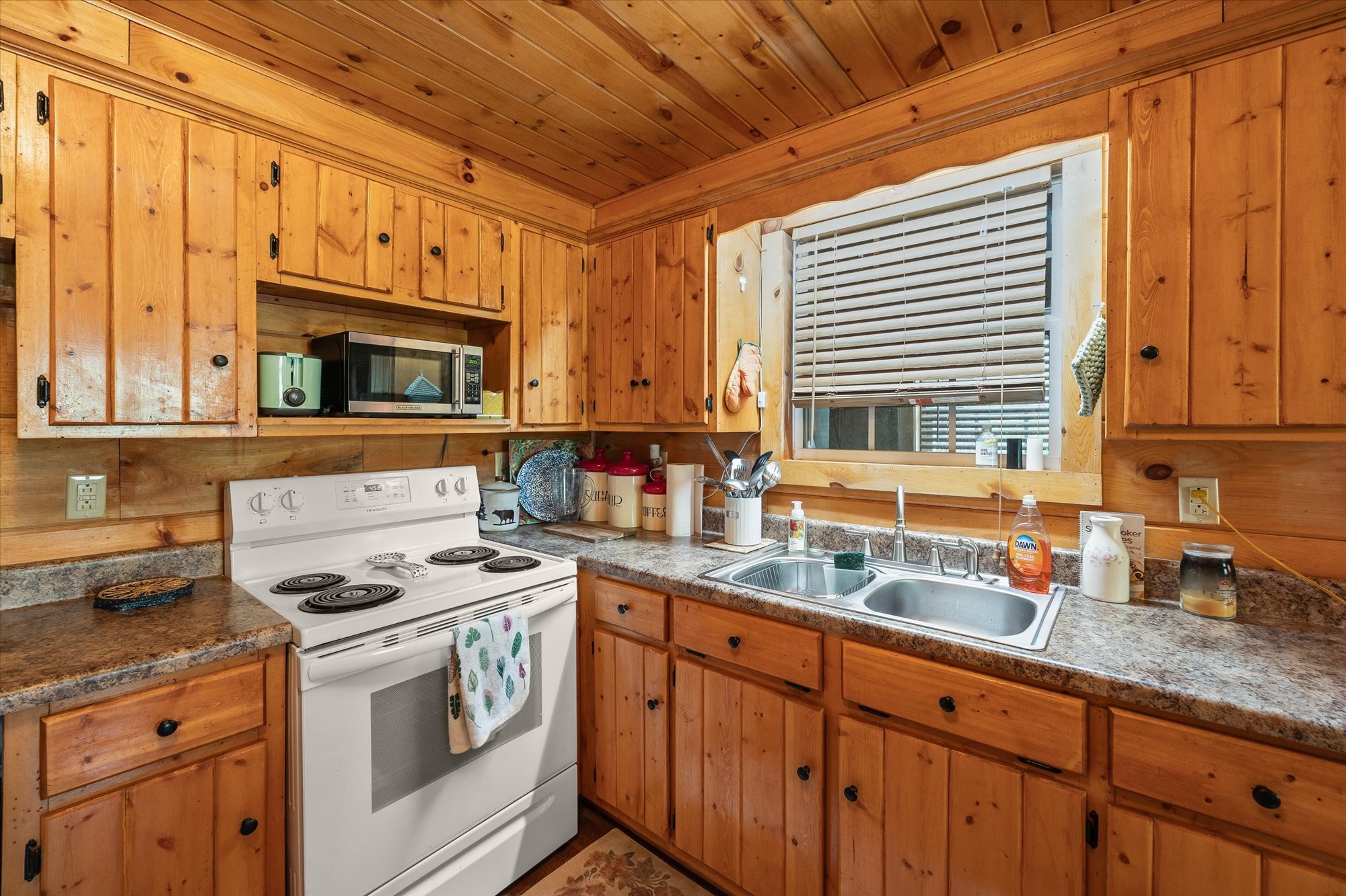 1412 River Rd