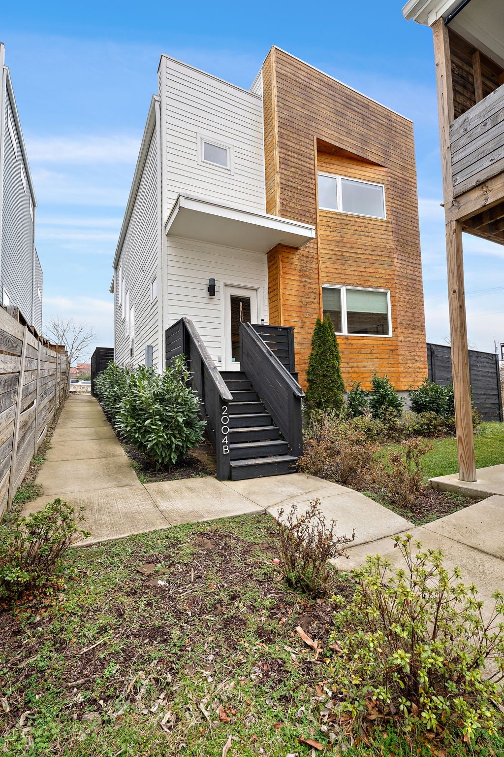 2004B 9th Ave N