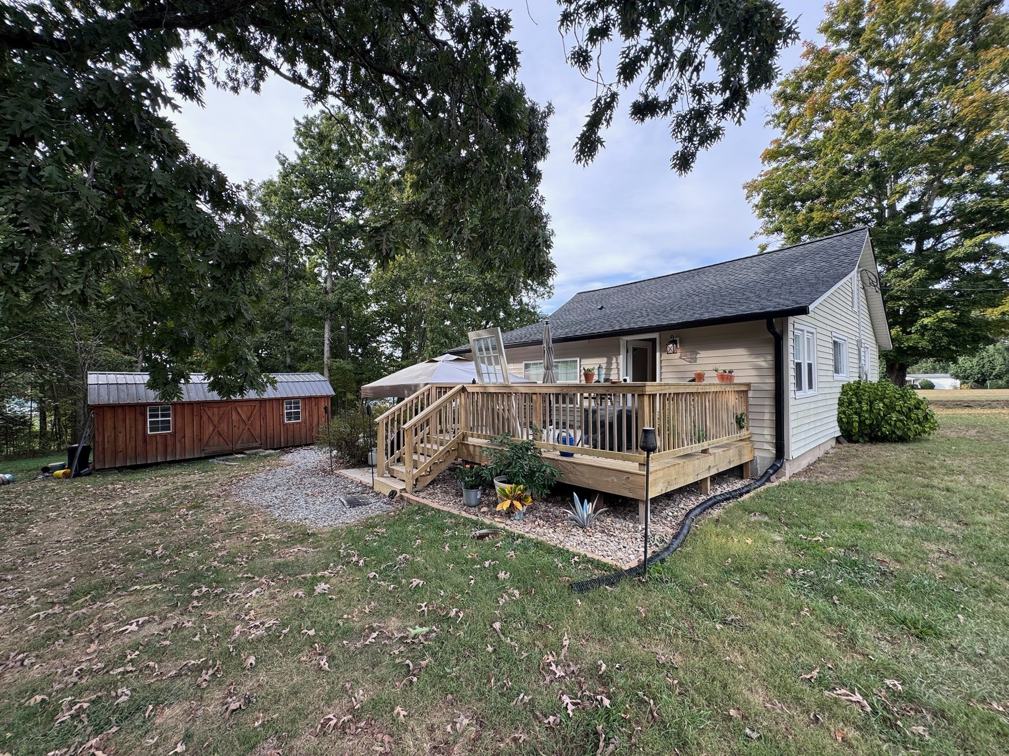 305 W Garretts Creek Rd