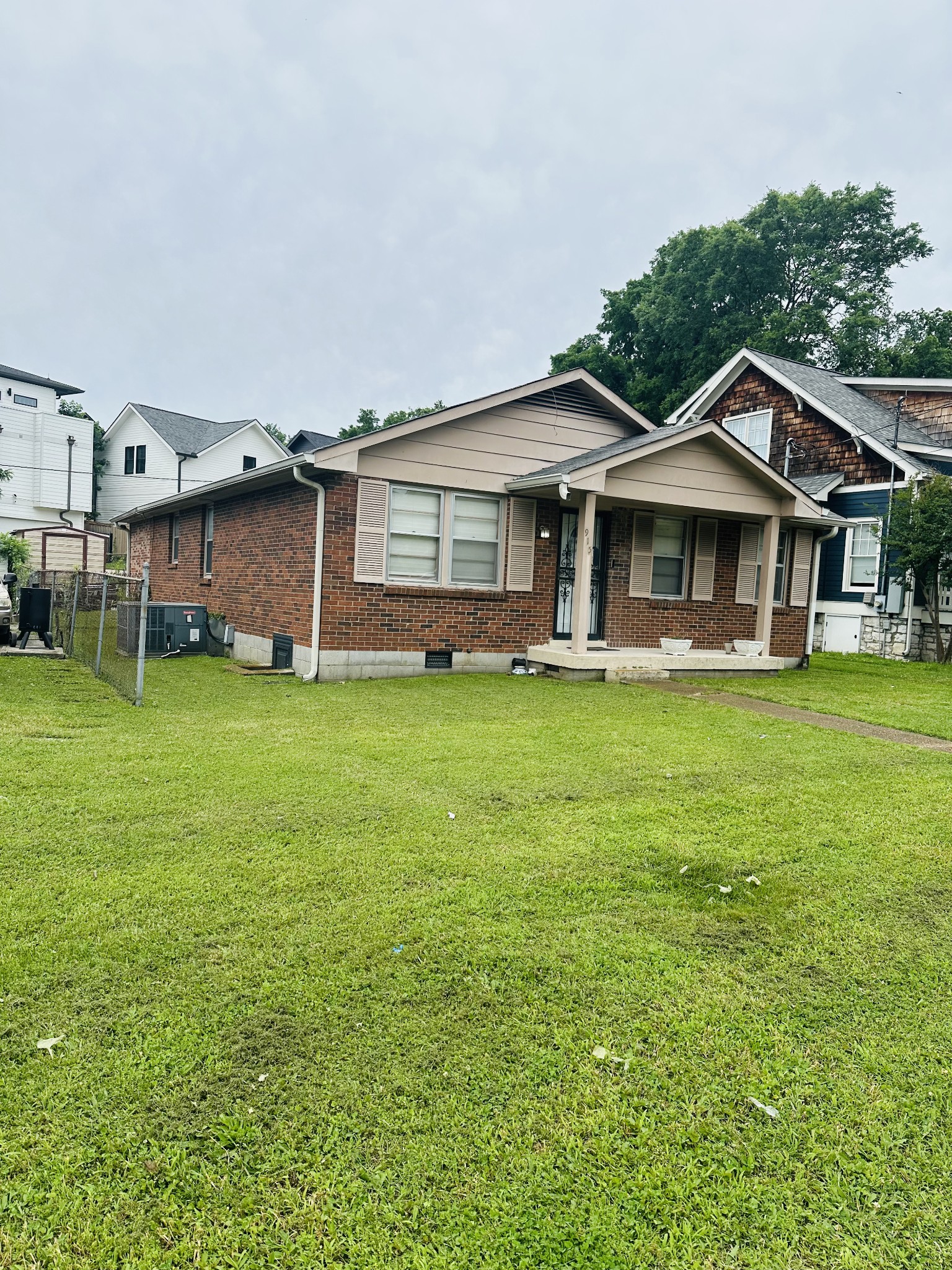 915 Wedgewood Ave