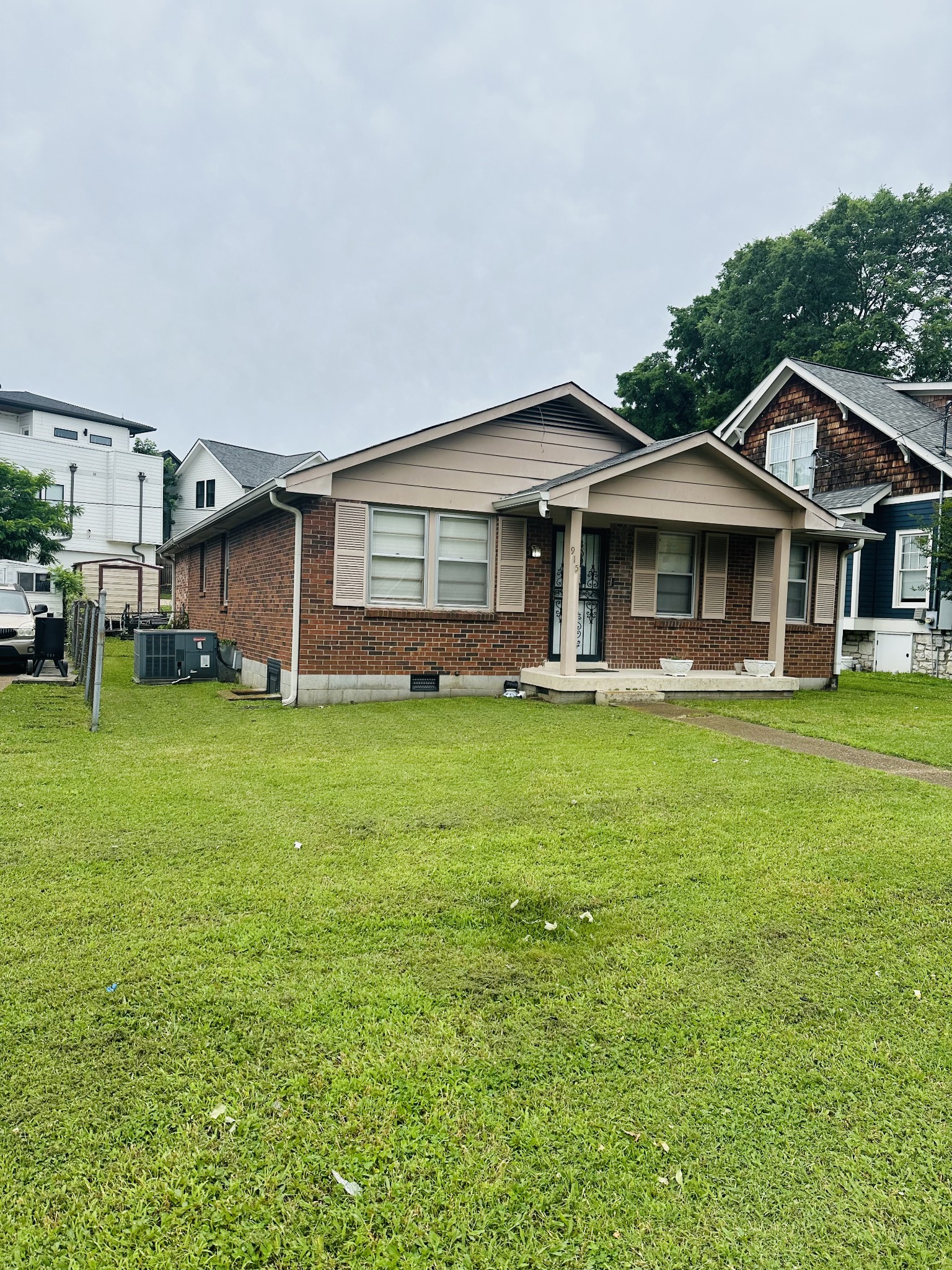 915 Wedgewood Ave