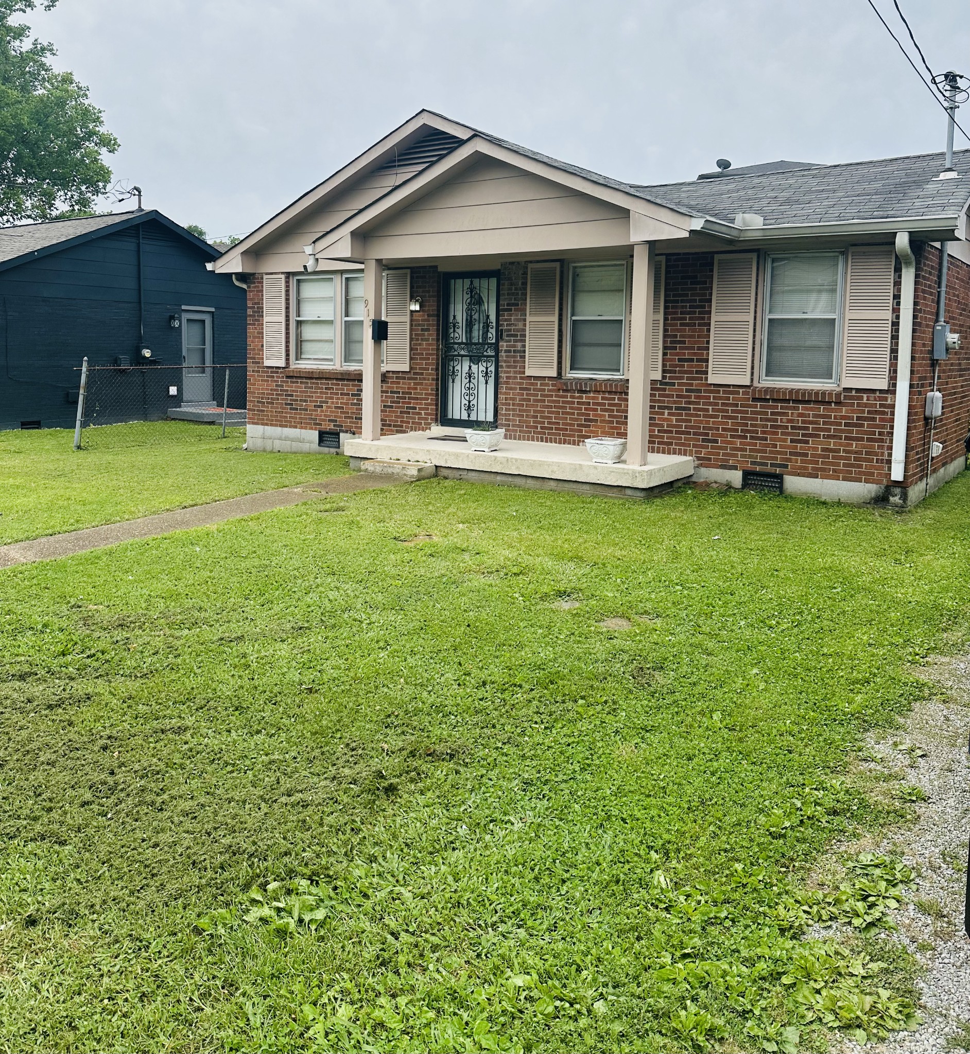 915 Wedgewood Ave