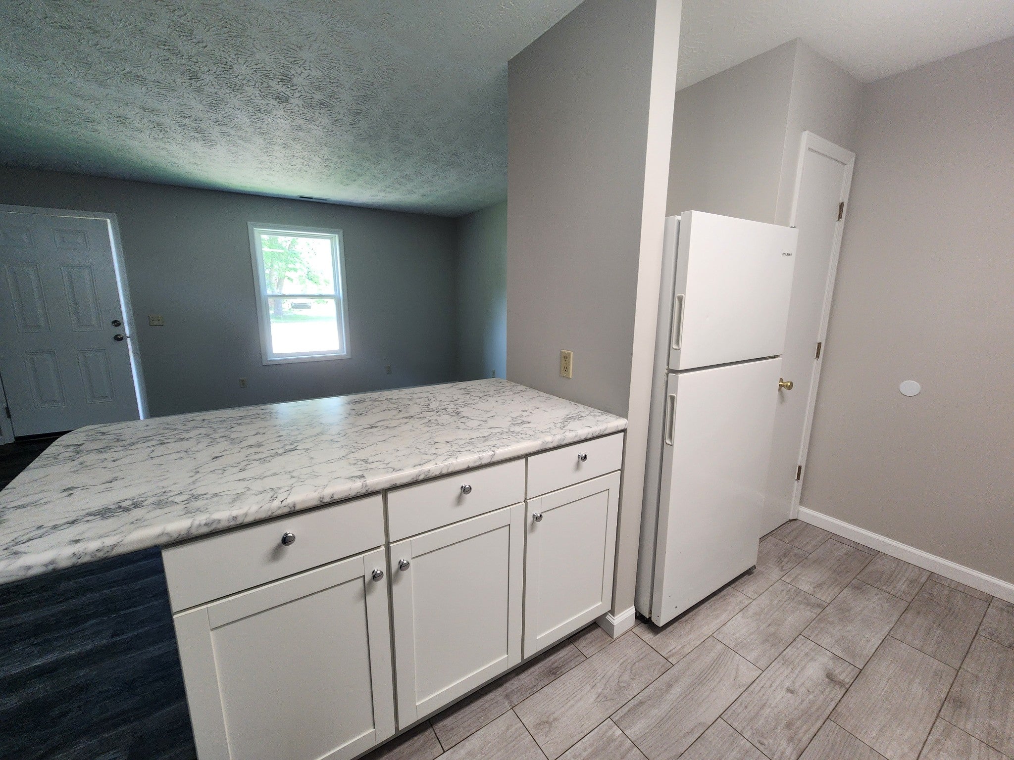 20 W Borden St