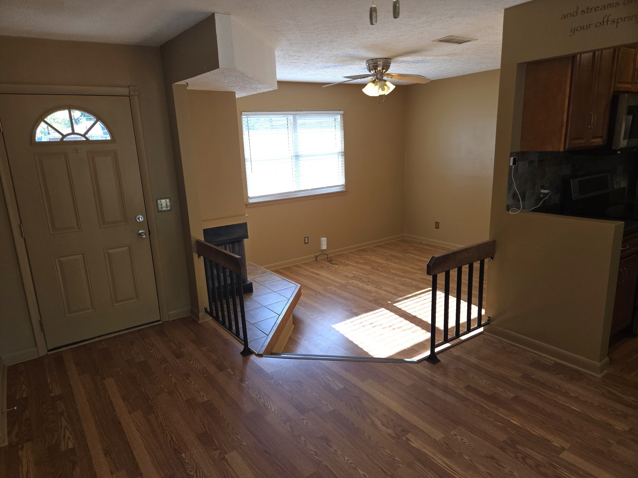 4661 Woodview Cir