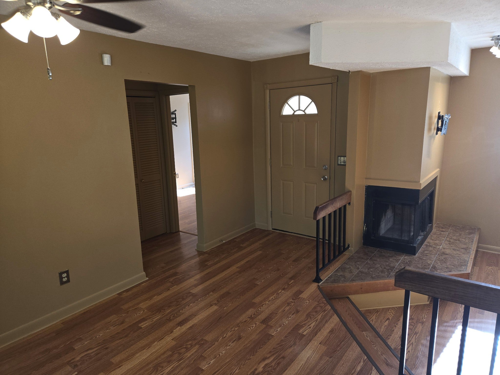 4661 Woodview Cir