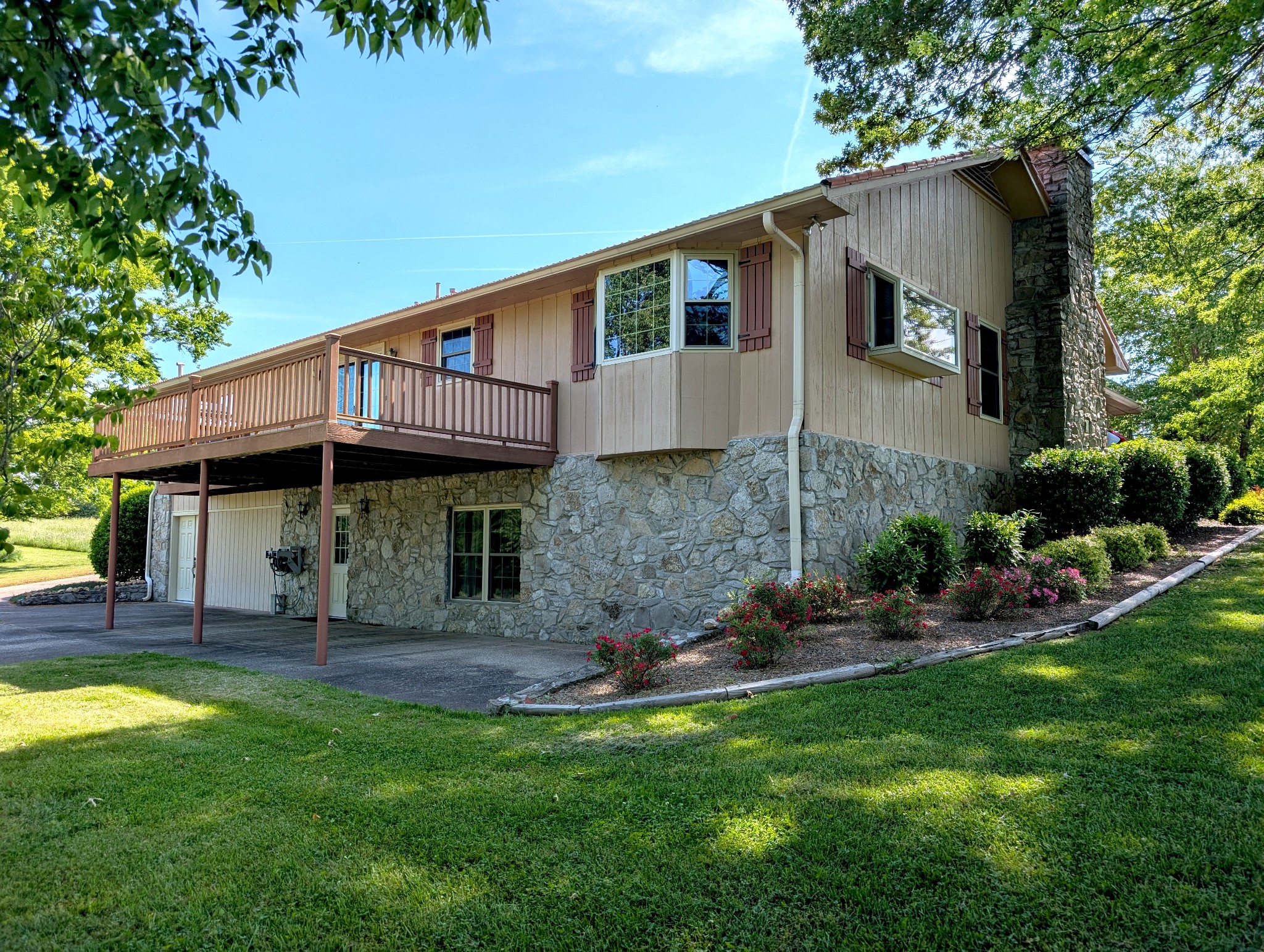 20 Riverbend Ln