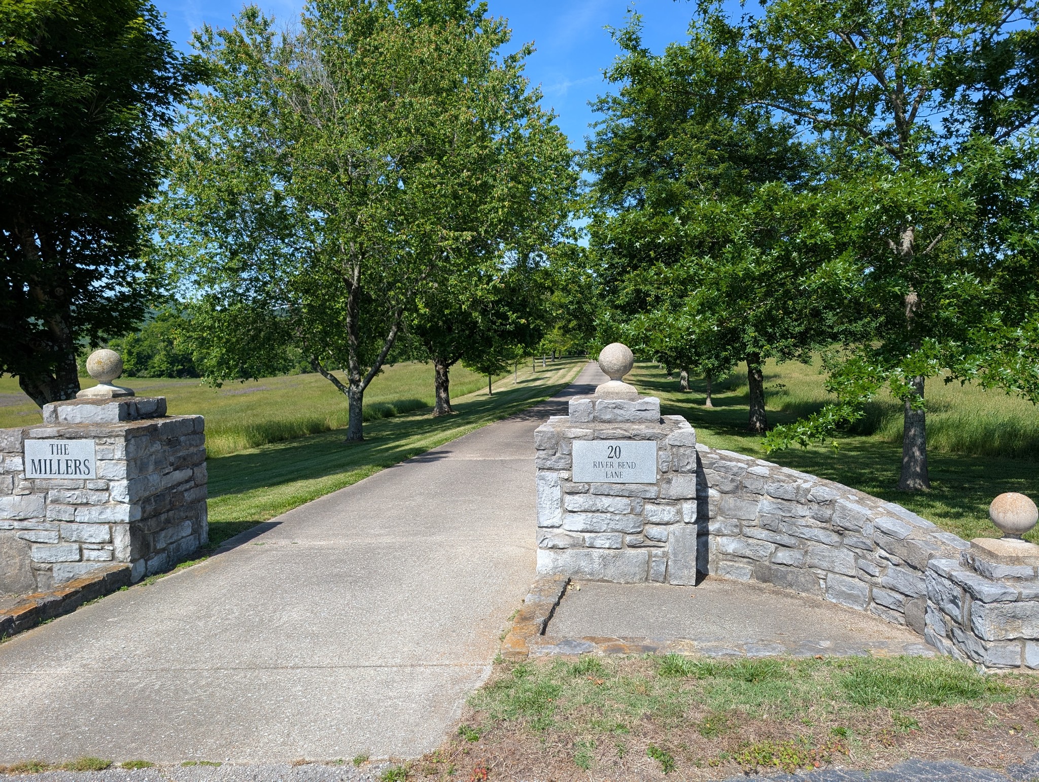 20 Riverbend Ln