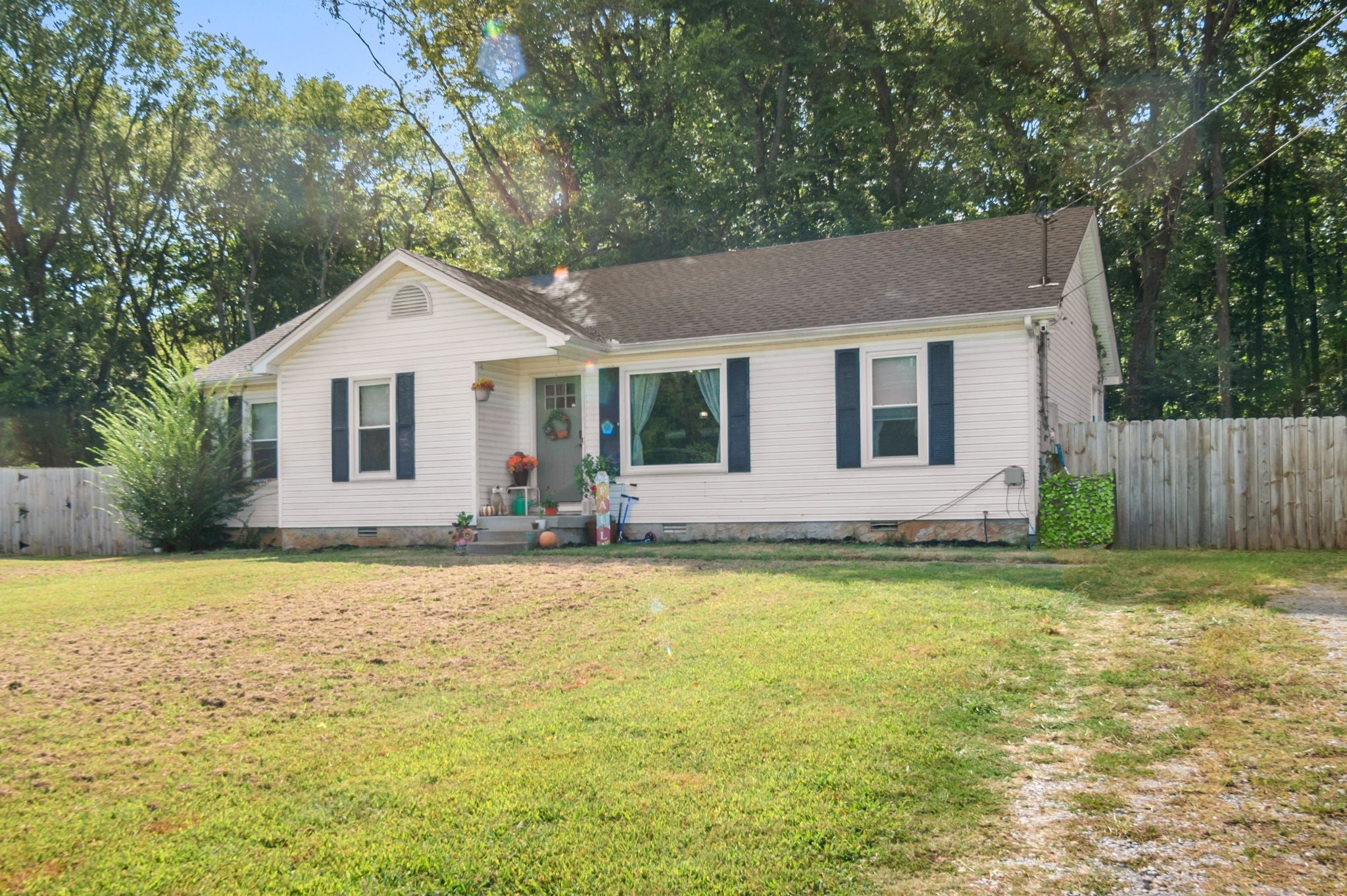 2446 Canterbury Chase