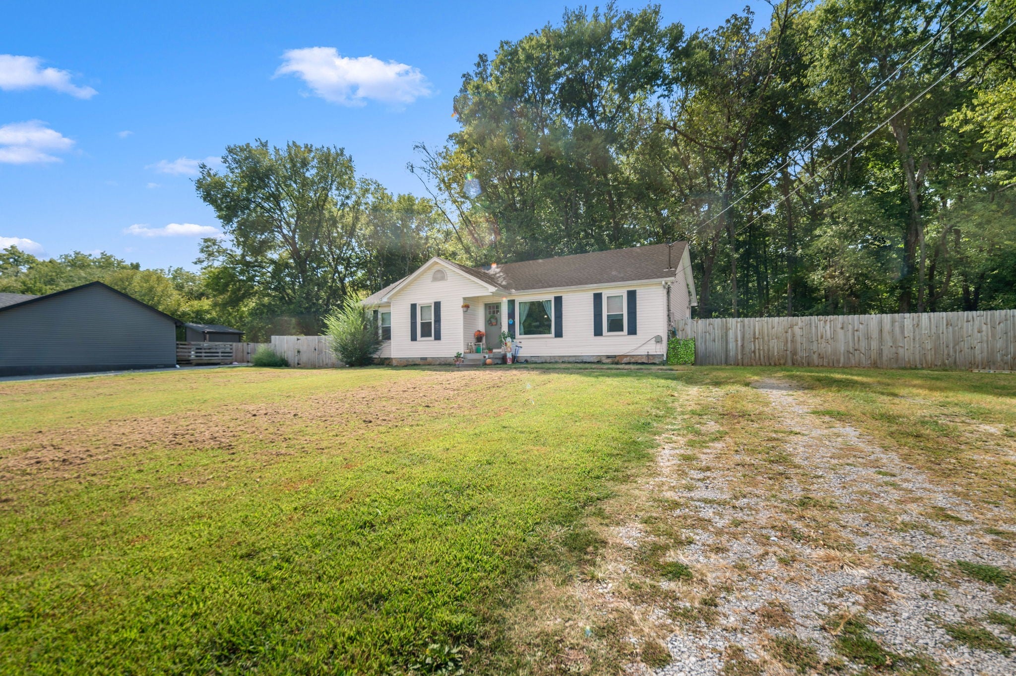 2446 Canterbury Chase