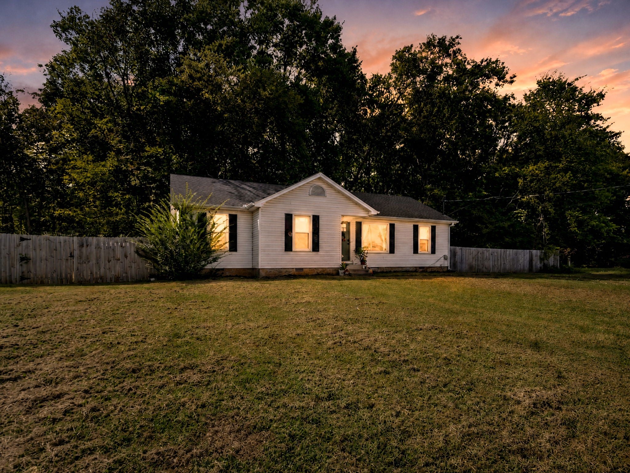 2446 Canterbury Chase
