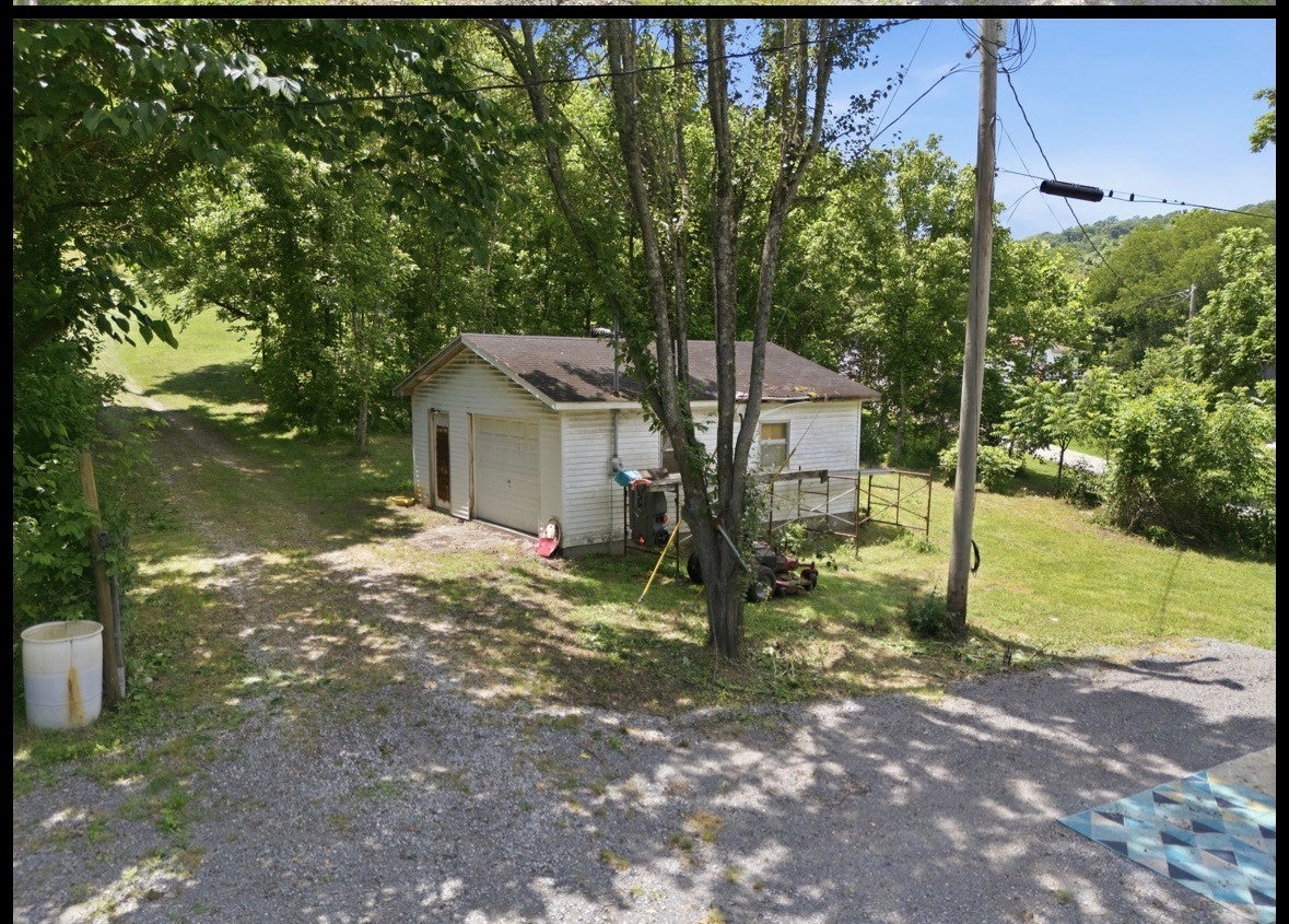 17 Dog Branch Rd S