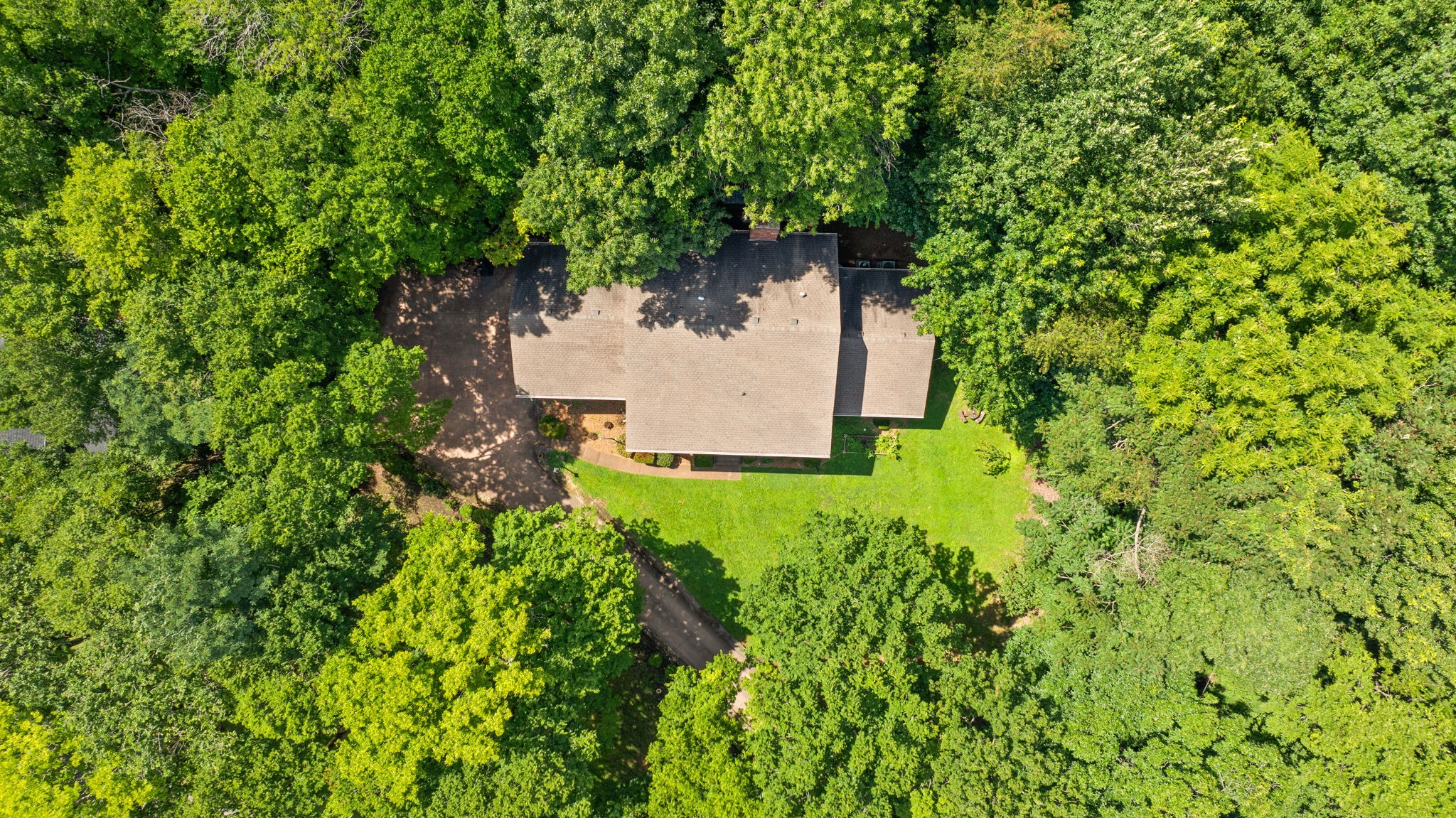 5621 Hillview Dr
