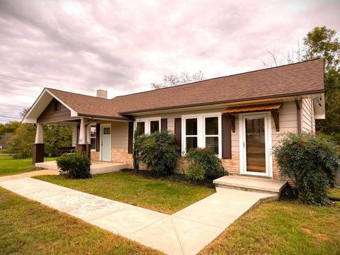 503 W 3rd St Livingston TN 38570