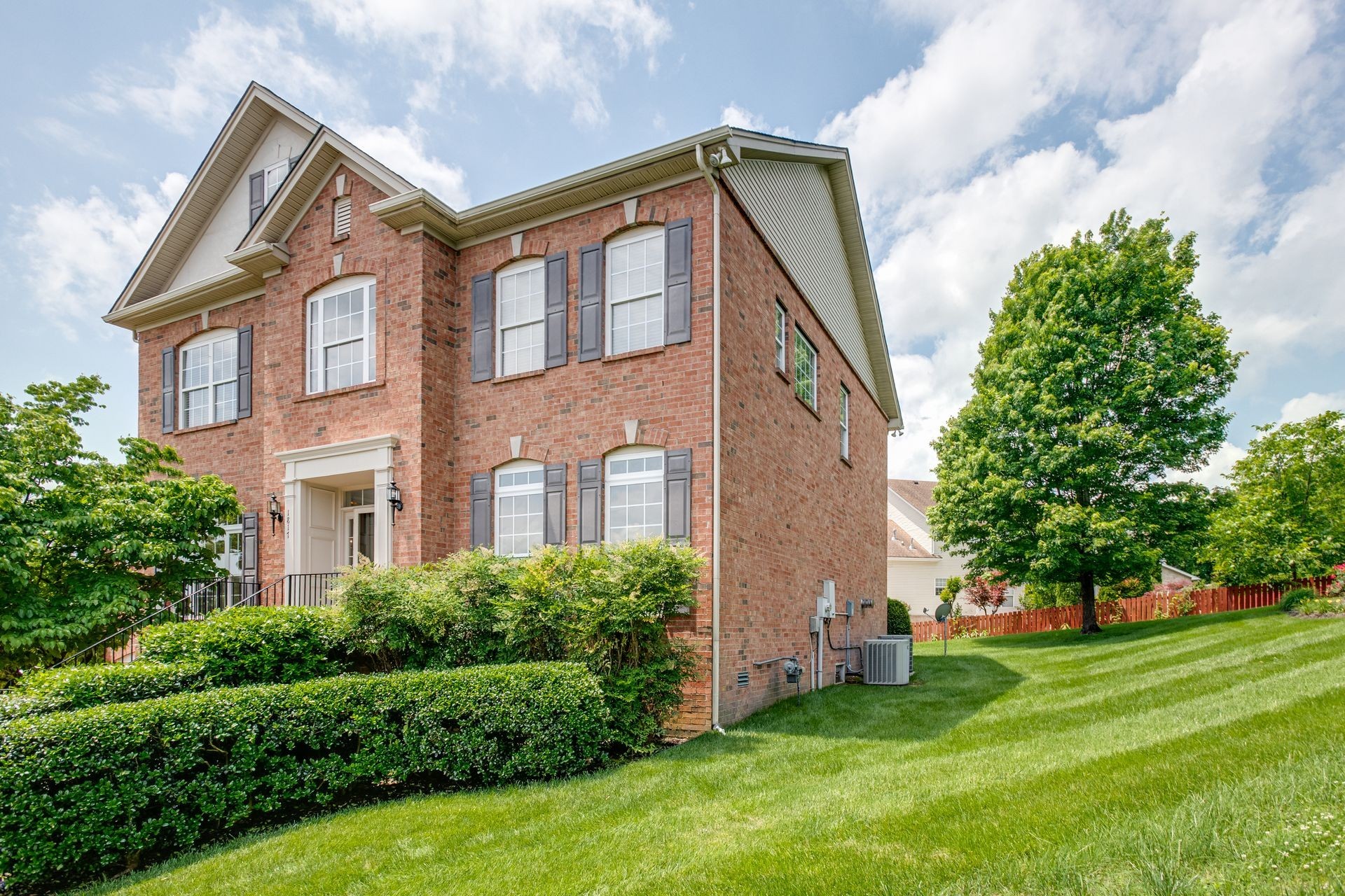 1817 Apple Ridge Cir