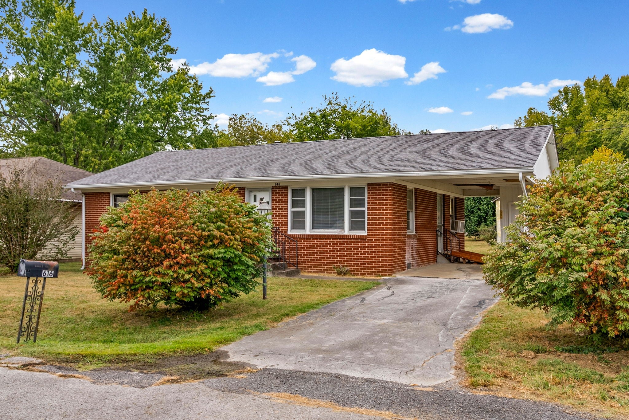 616 Vass Ln