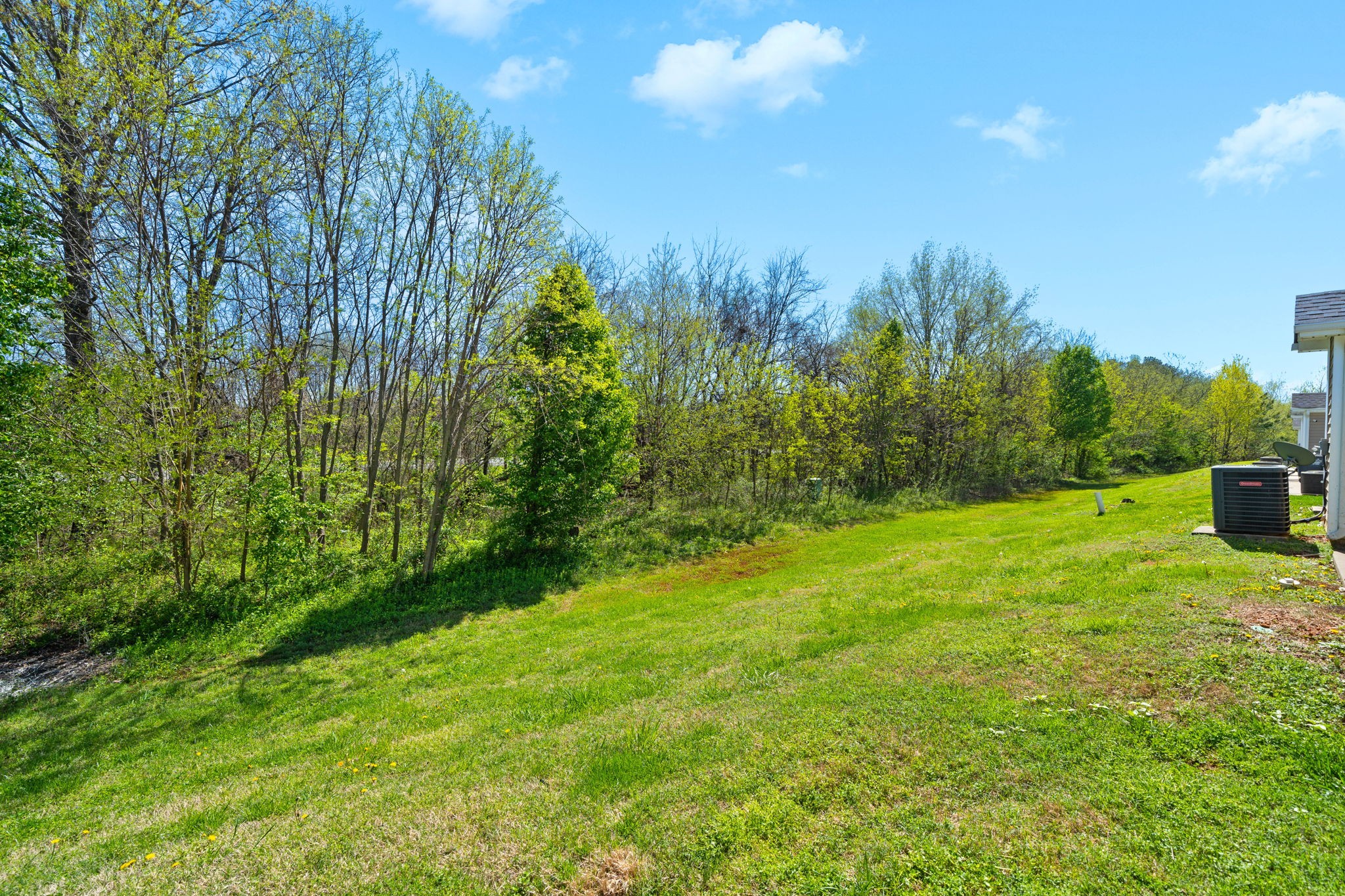 Clarksville, Tennessee 37040, United States, 2 Bedrooms Bedrooms, ,3 BathroomsBathrooms,Residential,Active,109086