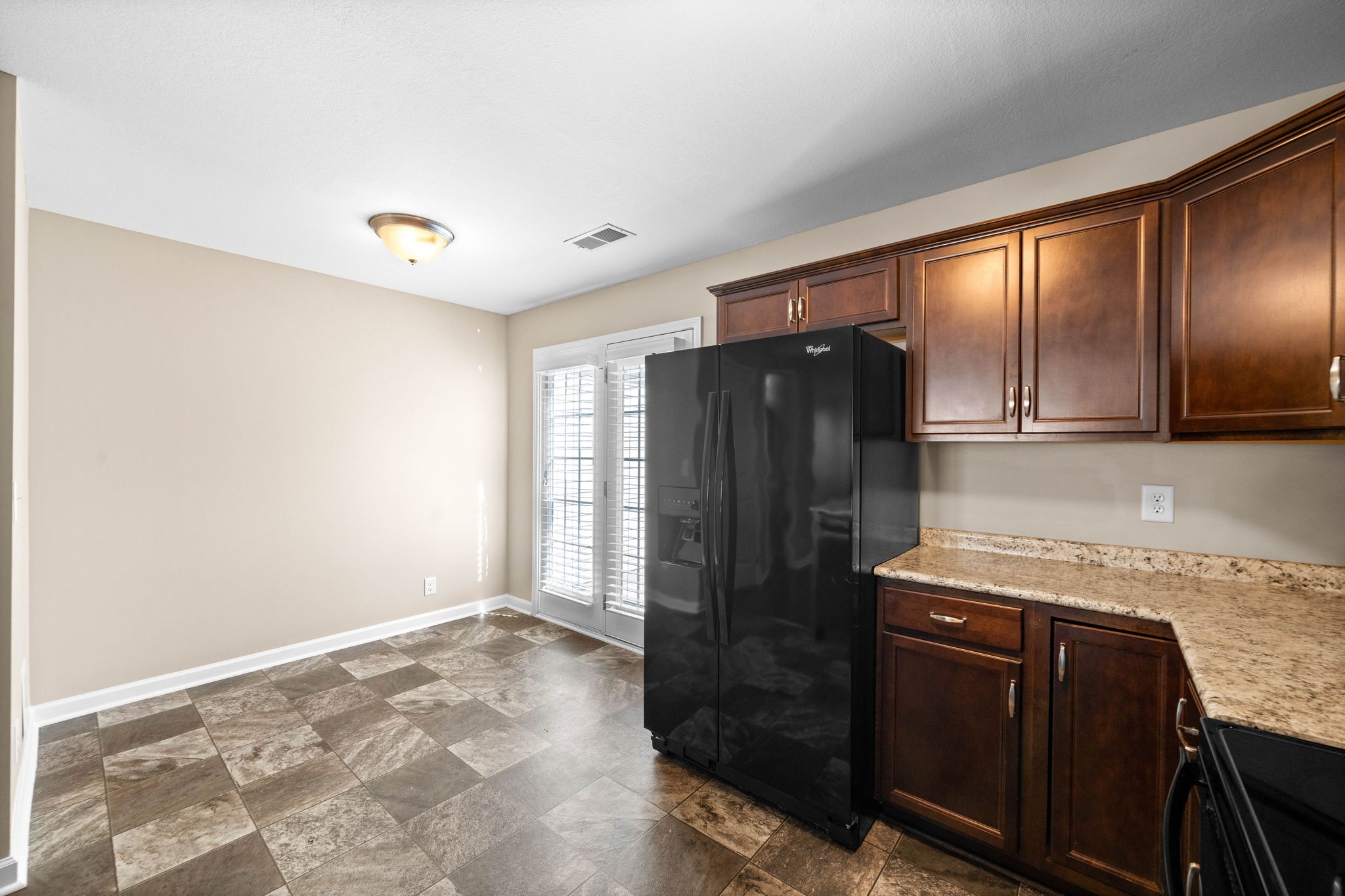 Clarksville, Tennessee 37040, United States, 2 Bedrooms Bedrooms, ,3 BathroomsBathrooms,Residential,Active,109086