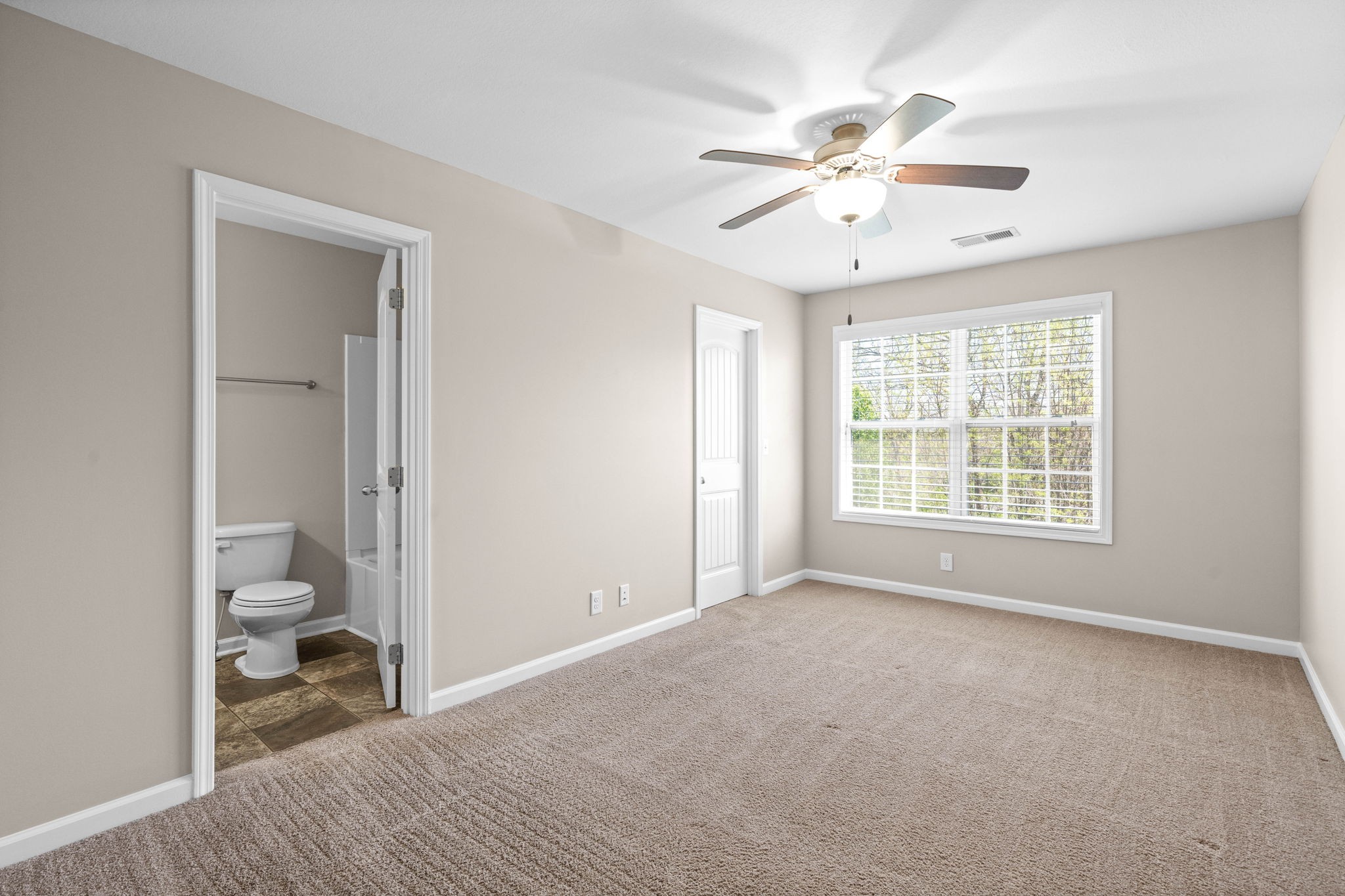 Clarksville, Tennessee 37040, United States, 2 Bedrooms Bedrooms, ,3 BathroomsBathrooms,Residential,Active,109086