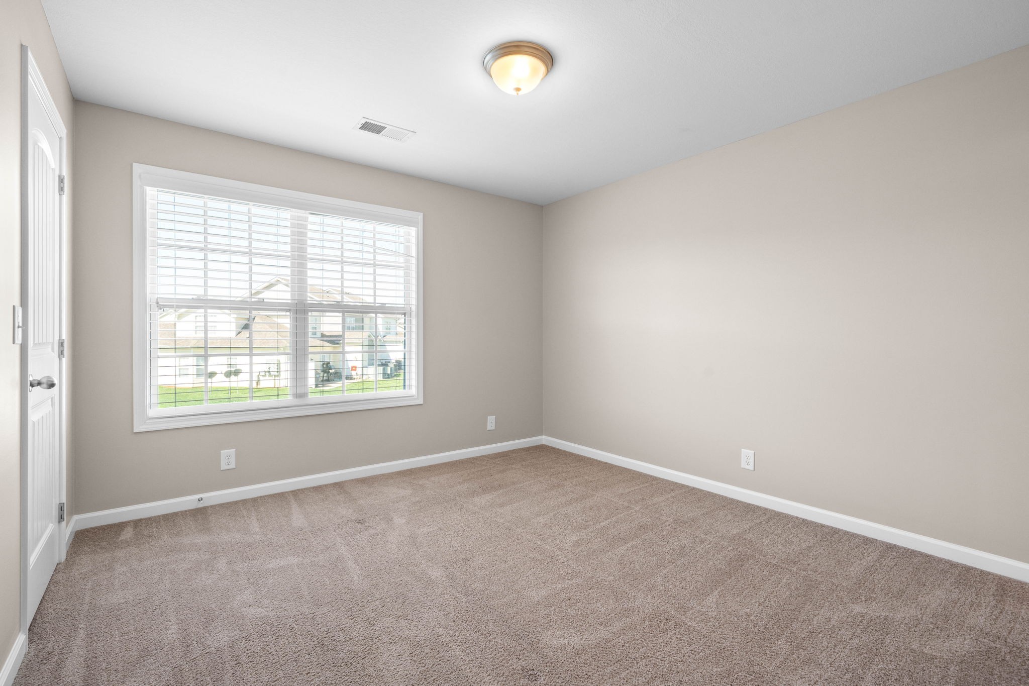 Clarksville, Tennessee 37040, United States, 2 Bedrooms Bedrooms, ,3 BathroomsBathrooms,Residential,Active,109086