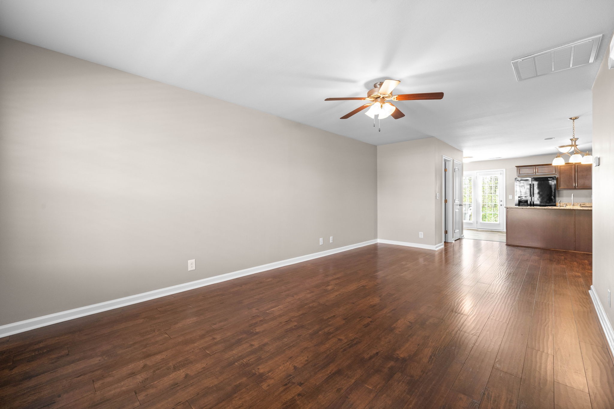 Clarksville, Tennessee 37040, United States, 2 Bedrooms Bedrooms, ,3 BathroomsBathrooms,Residential,Active,109086
