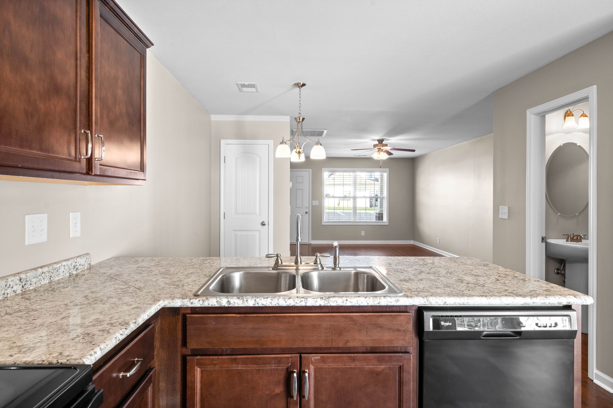 Clarksville, Tennessee 37040, United States, 2 Bedrooms Bedrooms, ,3 BathroomsBathrooms,Residential,Active,109086