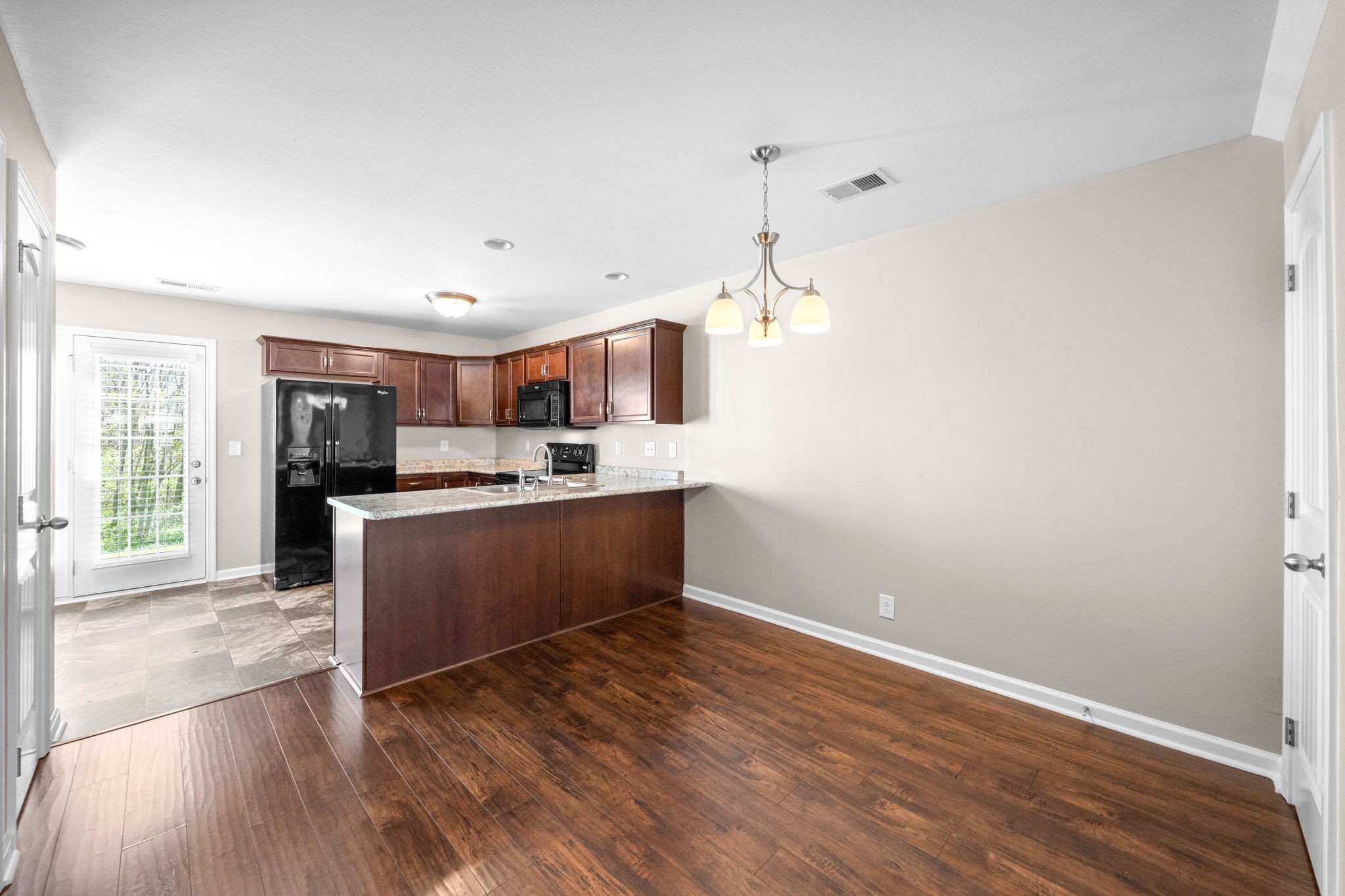 Clarksville, Tennessee 37040, United States, 2 Bedrooms Bedrooms, ,3 BathroomsBathrooms,Residential,Active,109086