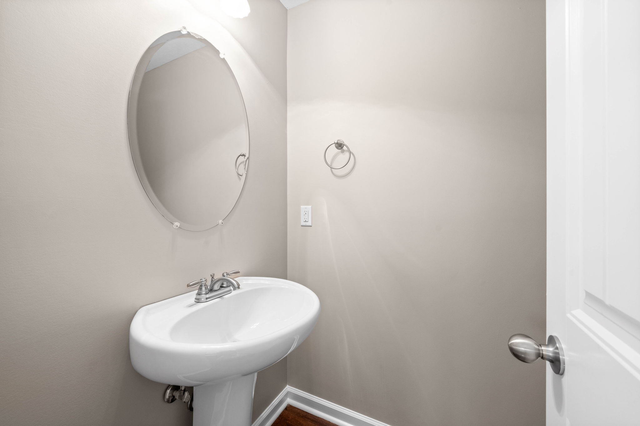 Clarksville, Tennessee 37040, United States, 2 Bedrooms Bedrooms, ,3 BathroomsBathrooms,Residential,Active,109086