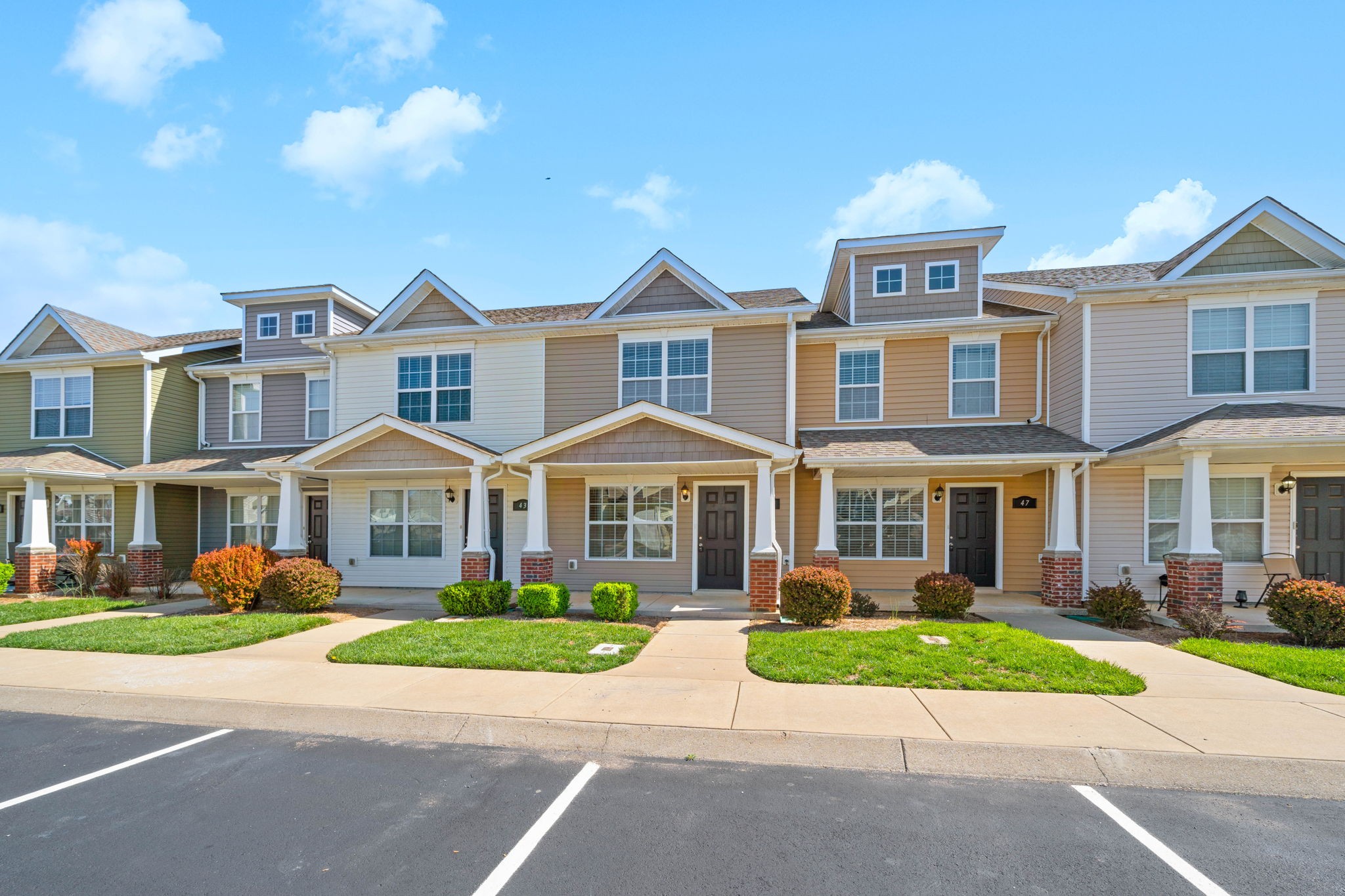 Clarksville, Tennessee 37040, United States, 2 Bedrooms Bedrooms, ,3 BathroomsBathrooms,Residential,Active,109086