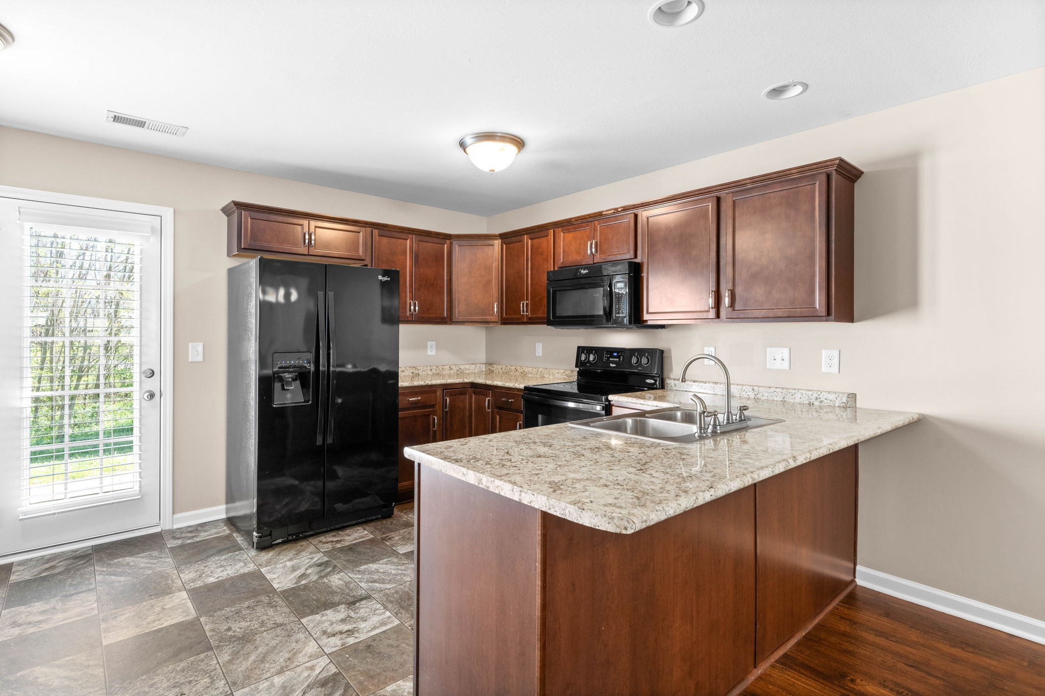 Clarksville, Tennessee 37040, United States, 2 Bedrooms Bedrooms, ,3 BathroomsBathrooms,Residential,Active,109086
