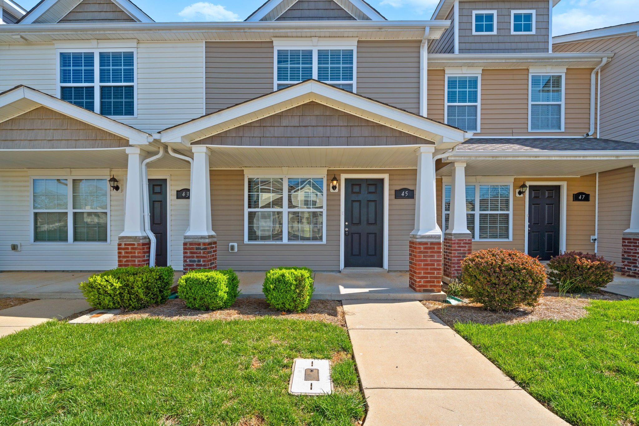 Clarksville, Tennessee 37040, United States, 2 Bedrooms Bedrooms, ,3 BathroomsBathrooms,Residential,Active,109086