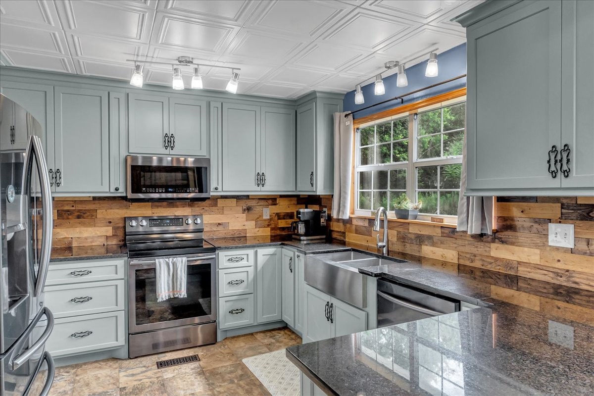 413 Walden Ridge Rd