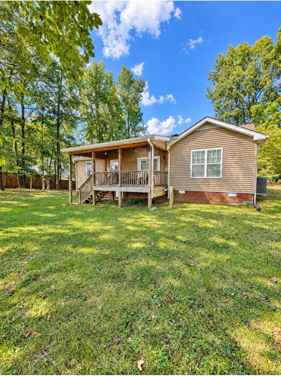 125 Silver Leaf Cir