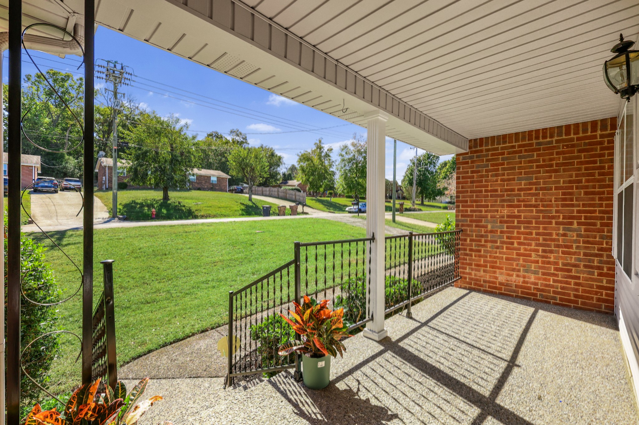 1943 Pinehurst Dr