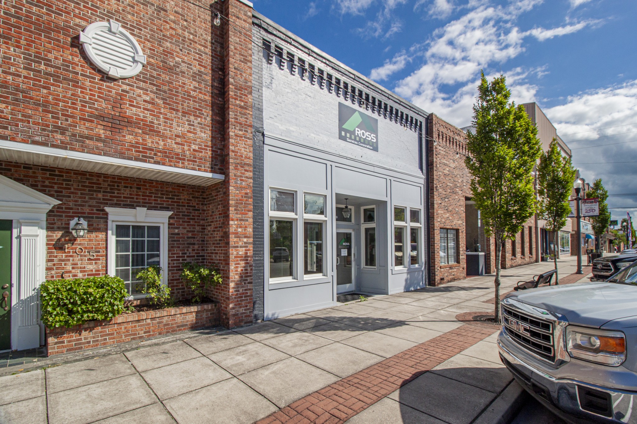Photo 1 of 26 — 109 W Lincoln St, Tullahoma, TN 37388