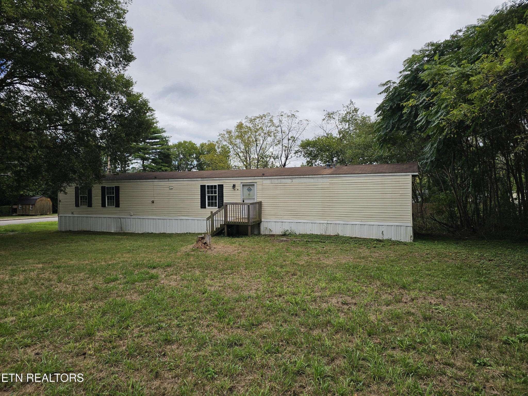627 W Strang St