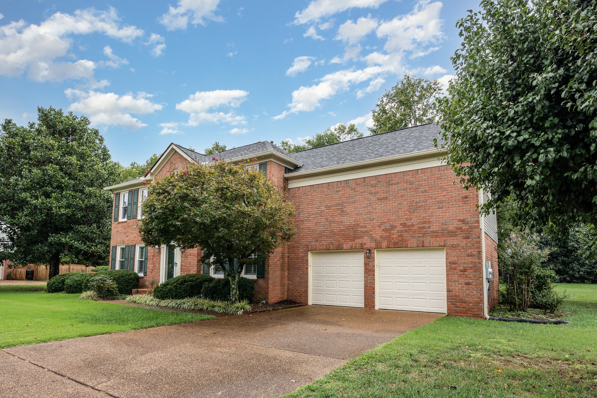 121 Greystone Dr