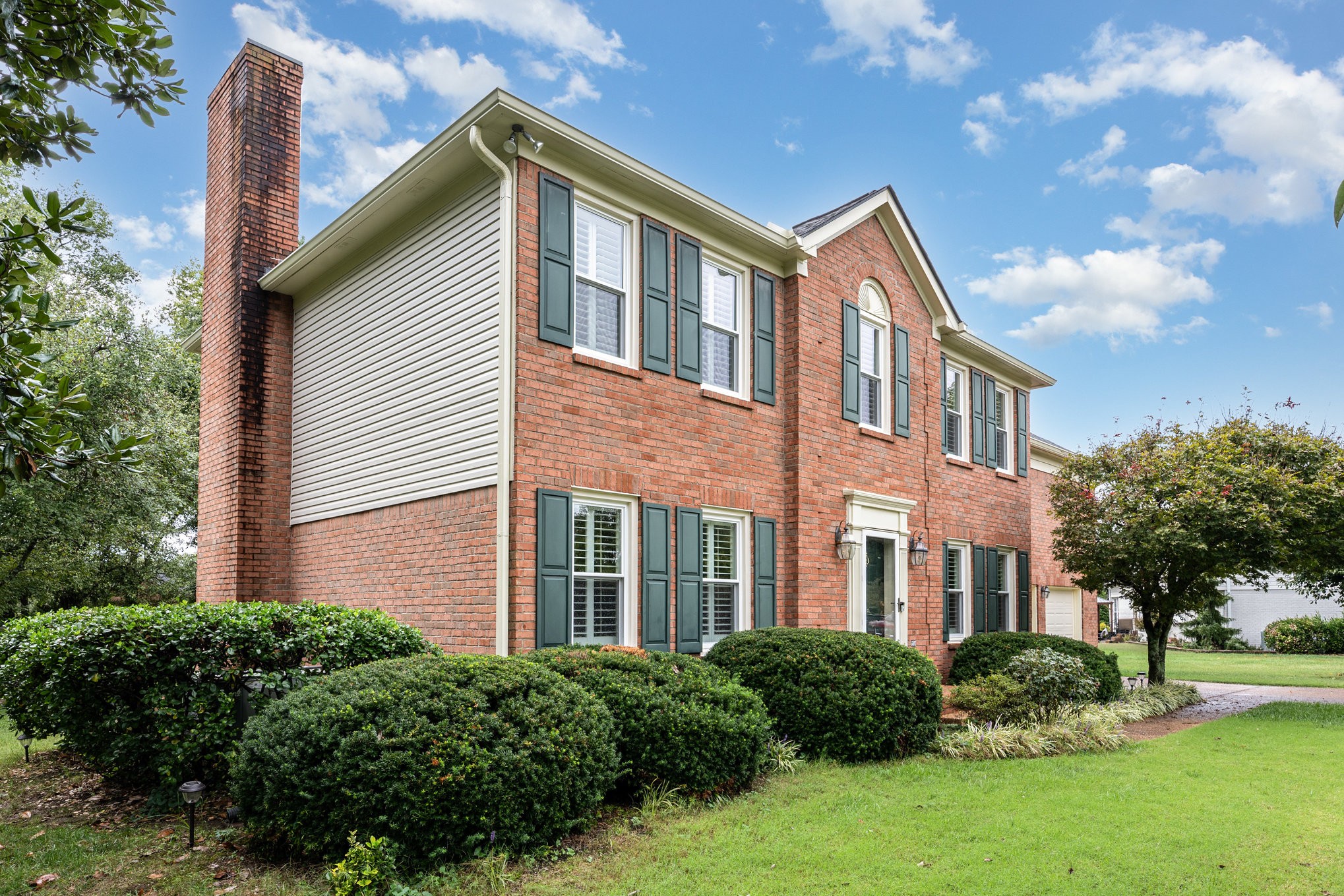 121 Greystone Dr