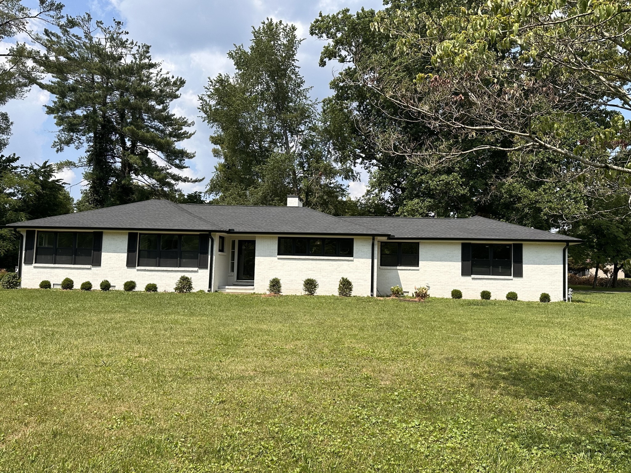 202 Westwood 5th Ave