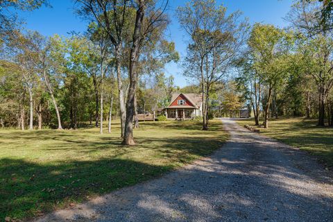 938 Elmore Rd Eagleville TN 37060