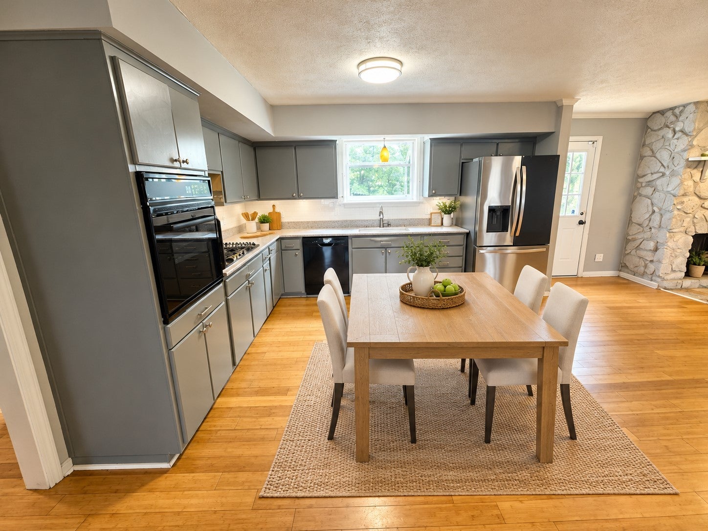 4059 Lake Pkwy