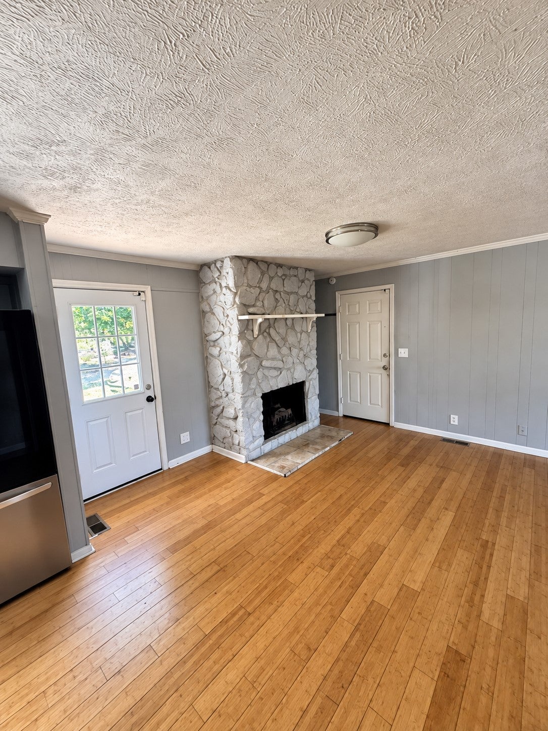 4059 Lake Pkwy