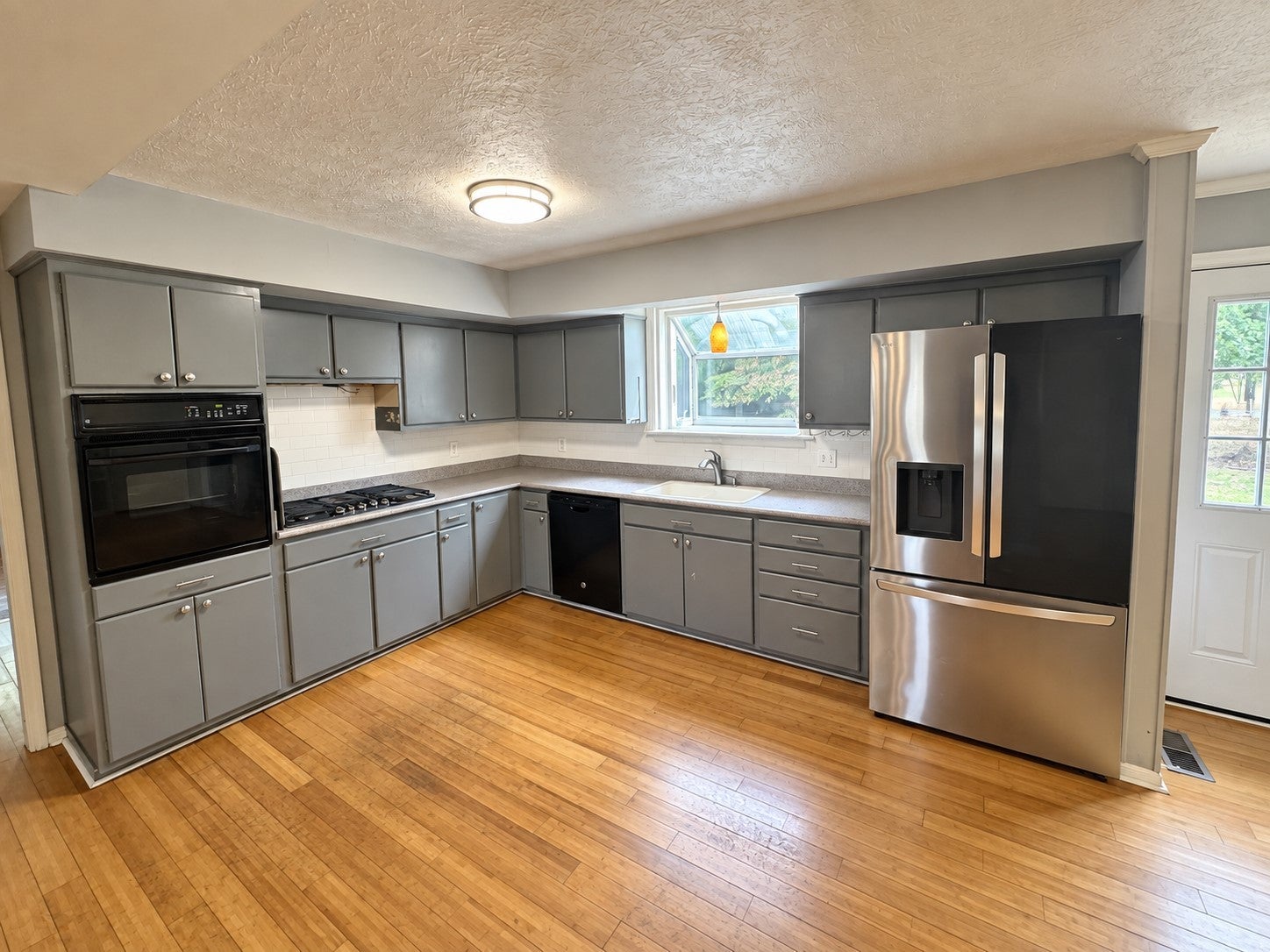 4059 Lake Pkwy