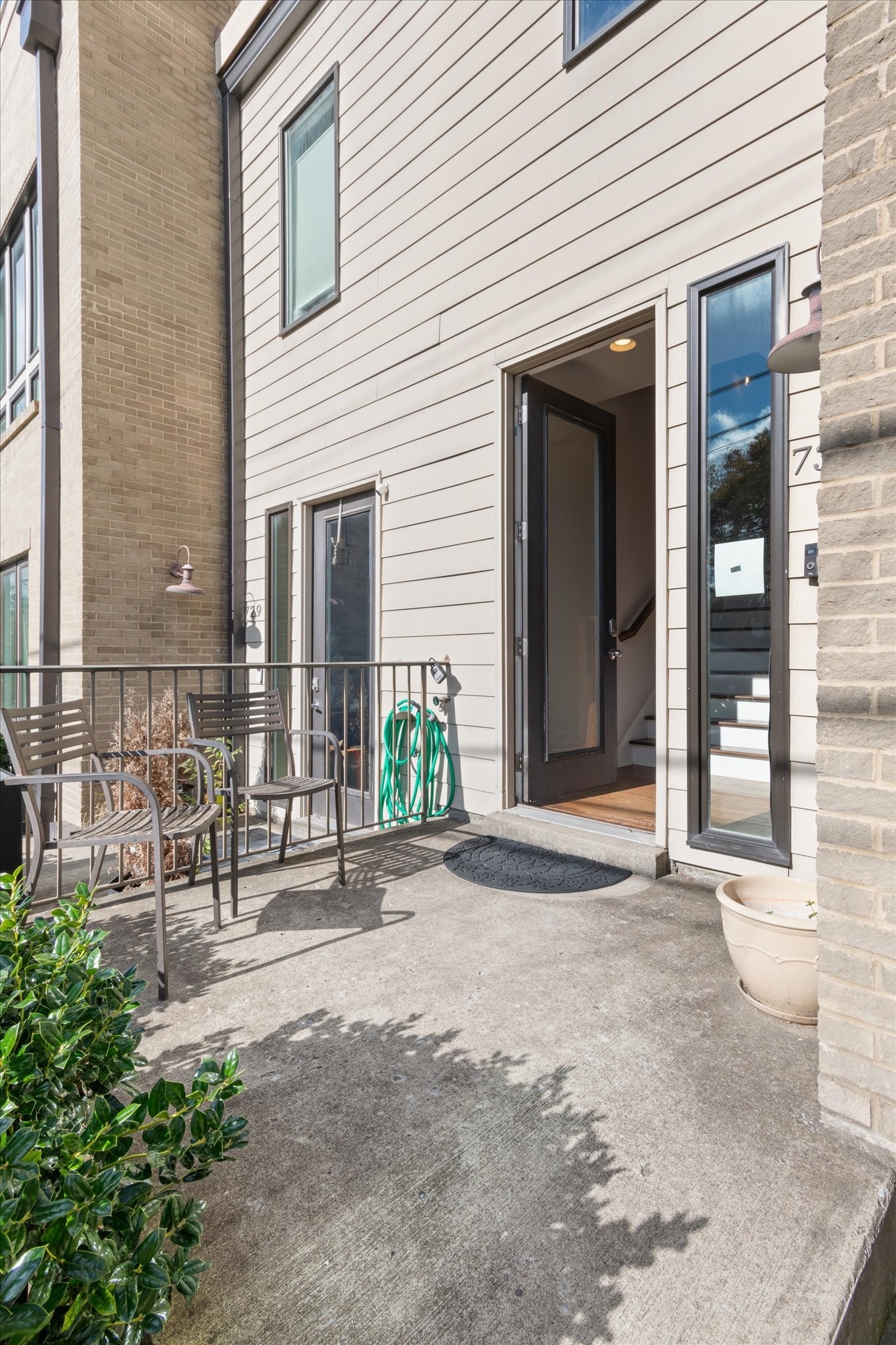 731 Douglas Ave